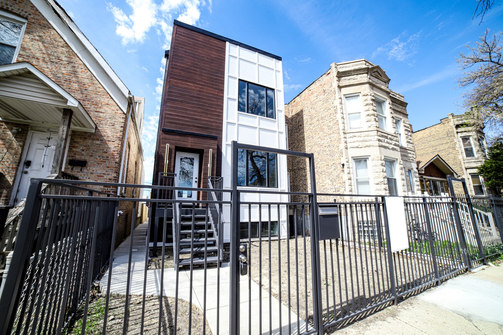 942 N Harding Avenue