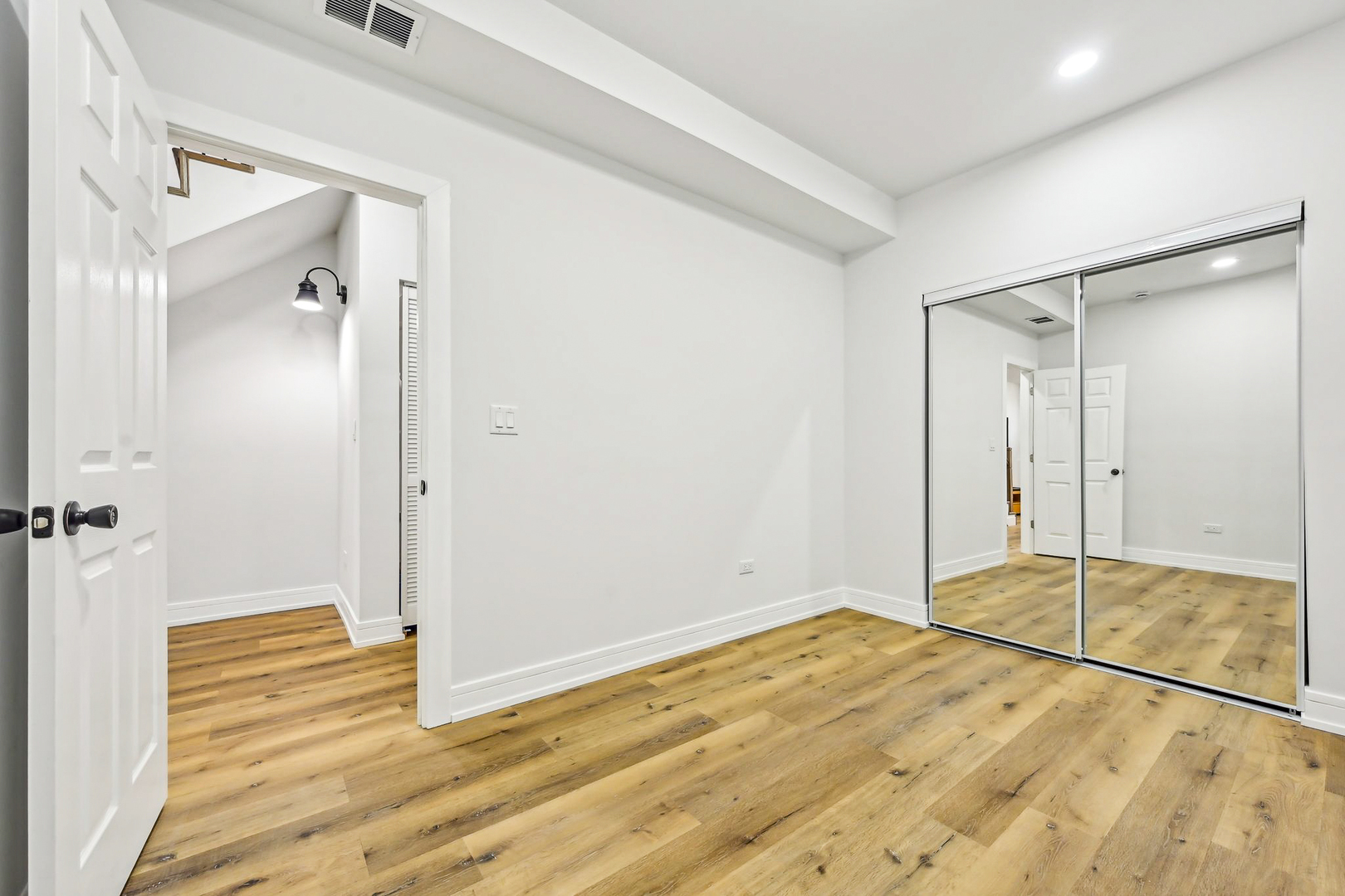 942 N Harding Avenue