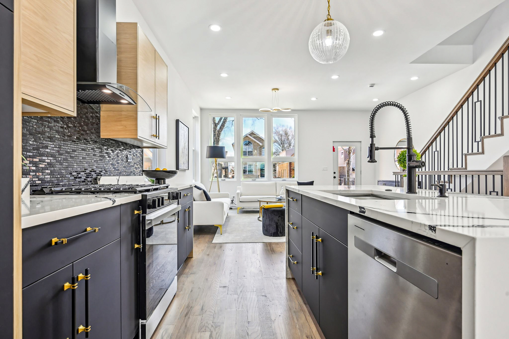 942 N Harding Avenue