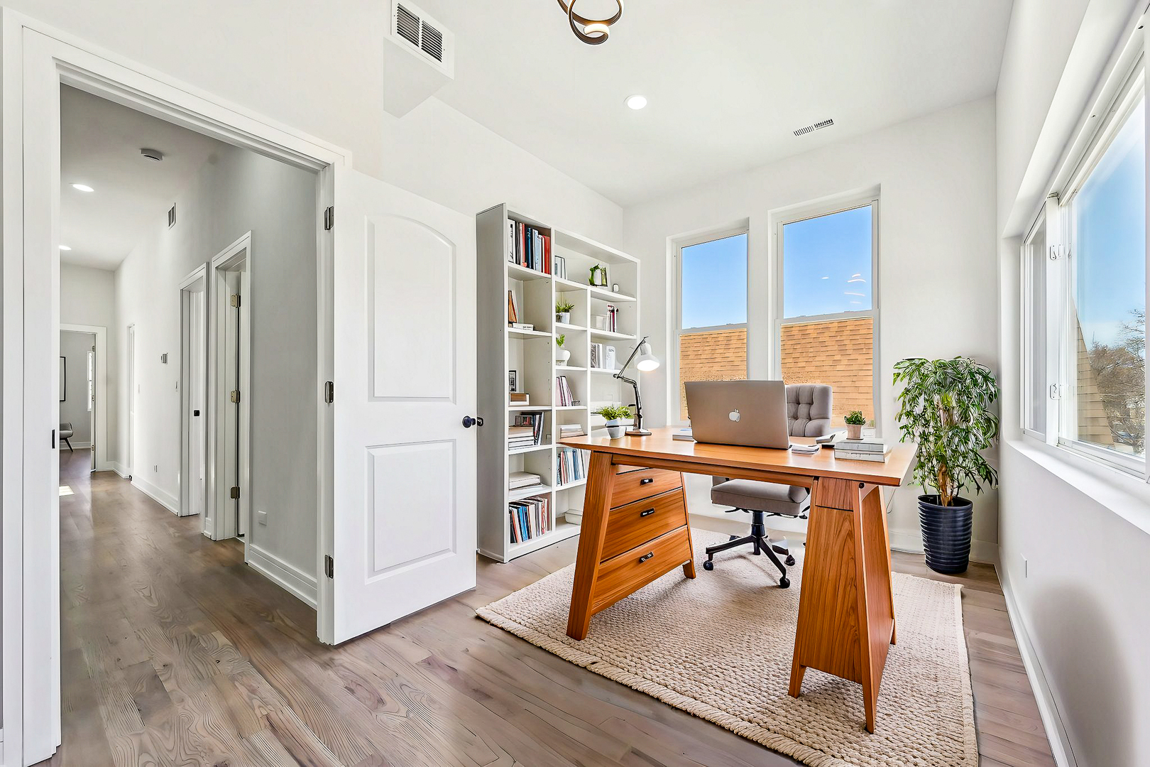 942 N Harding Avenue