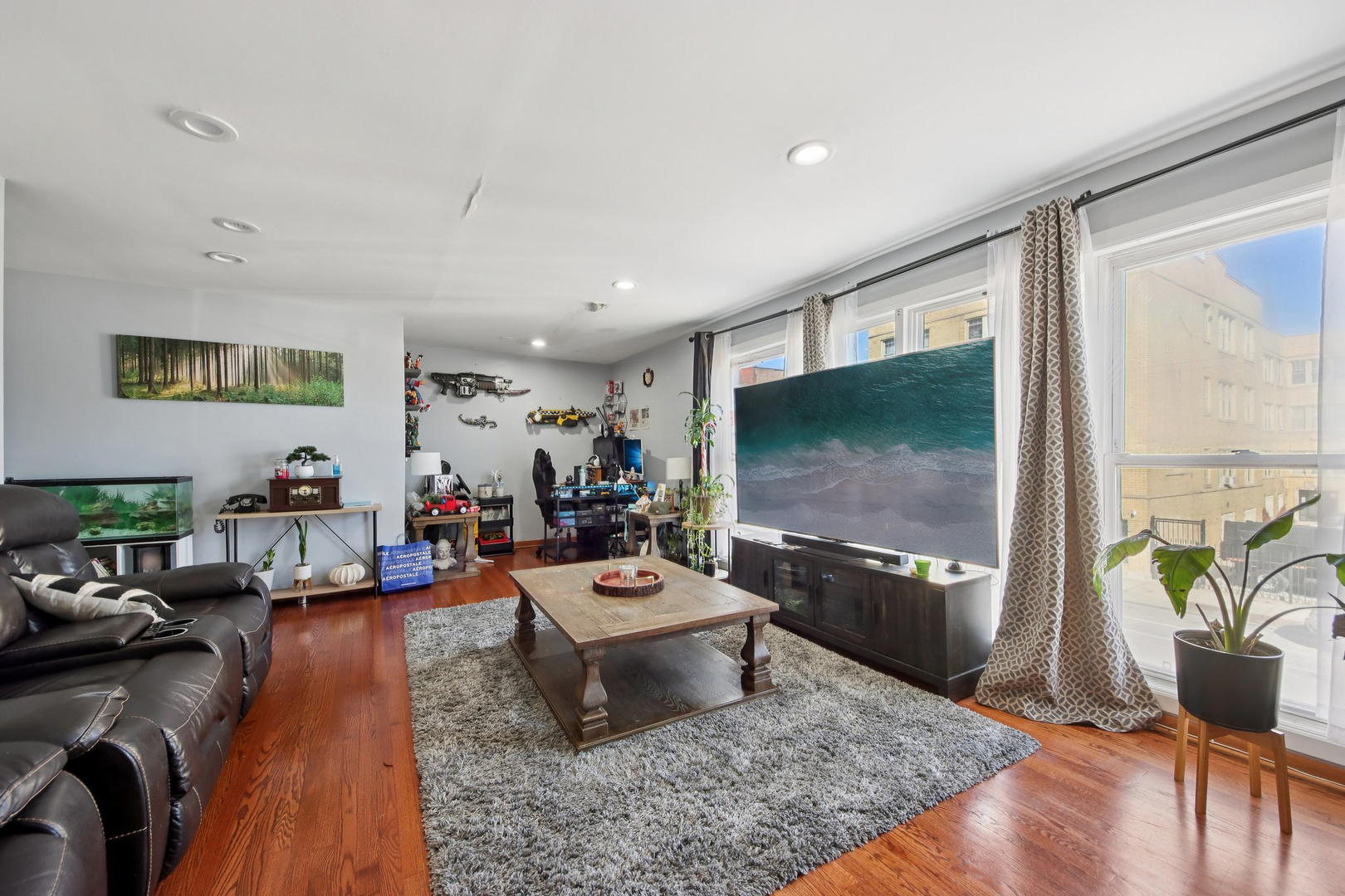 5037 W Diversey Avenue