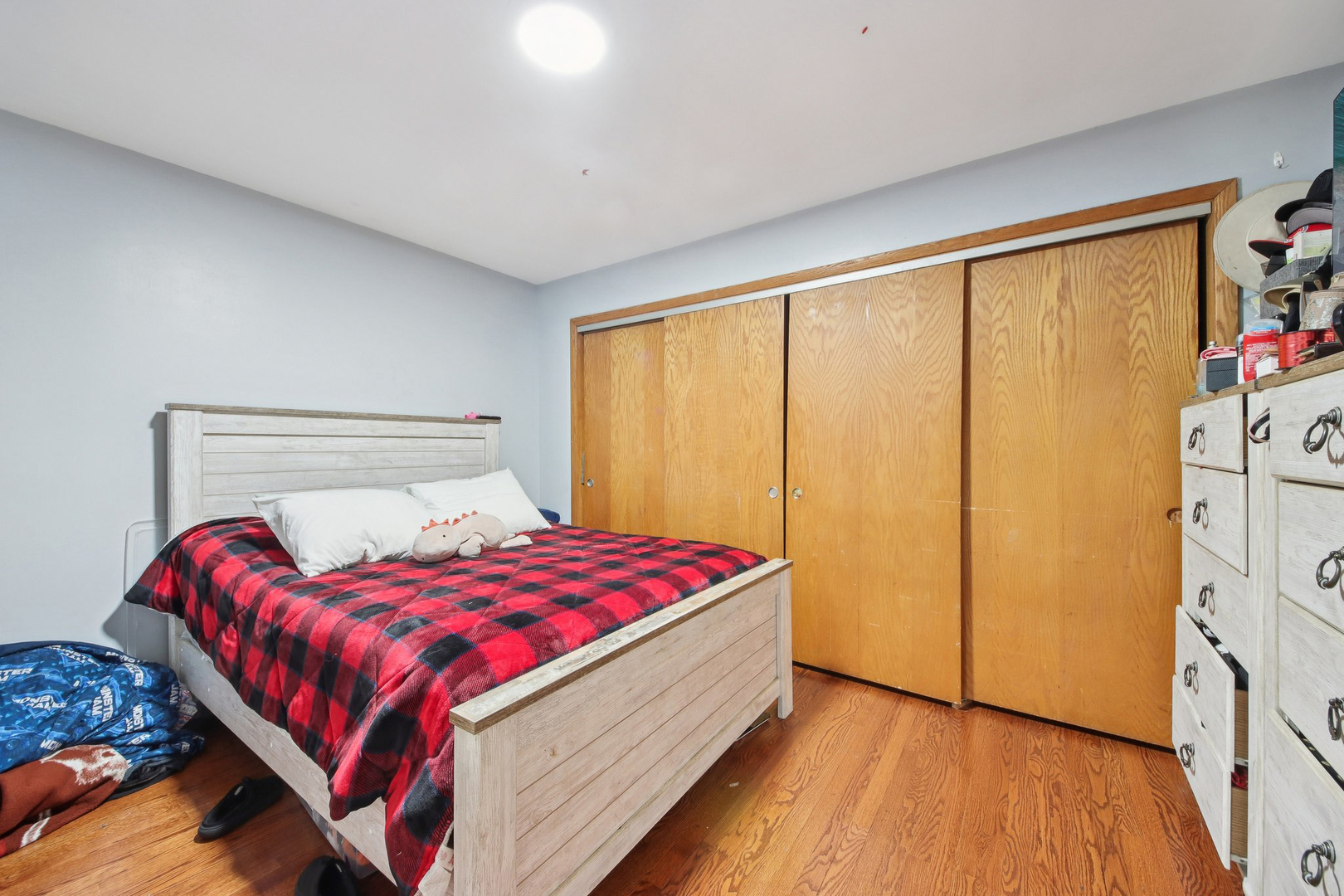 5037 W Diversey Avenue