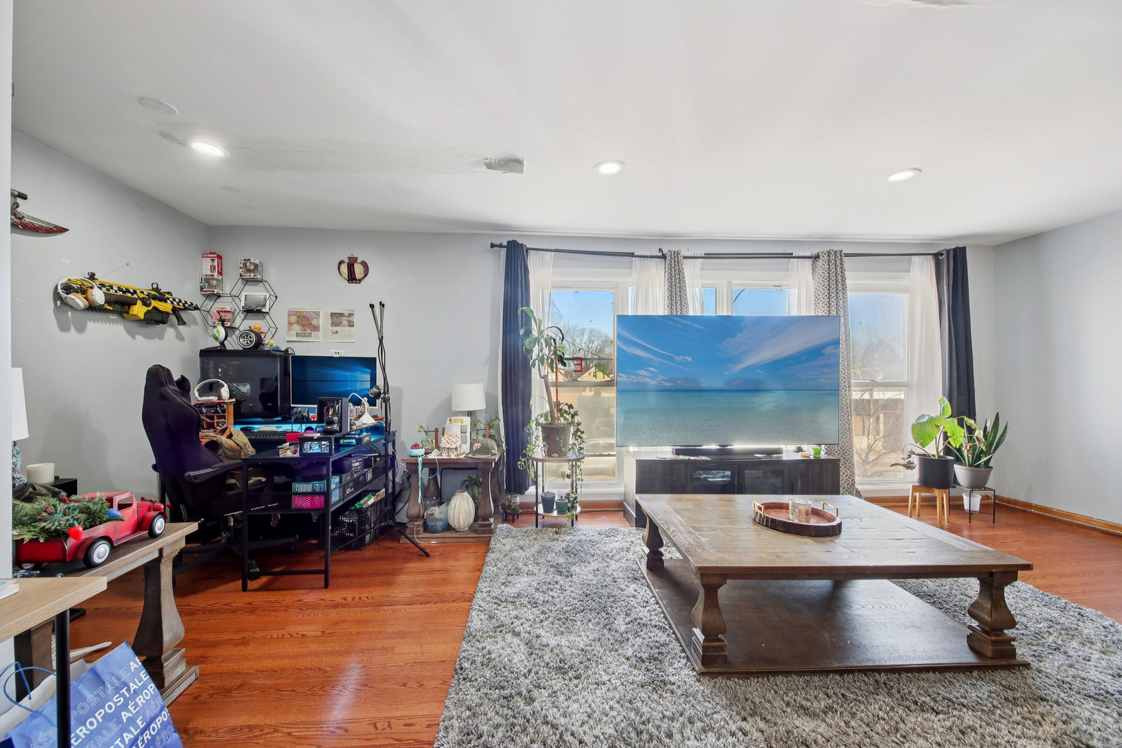 5037 W Diversey Avenue