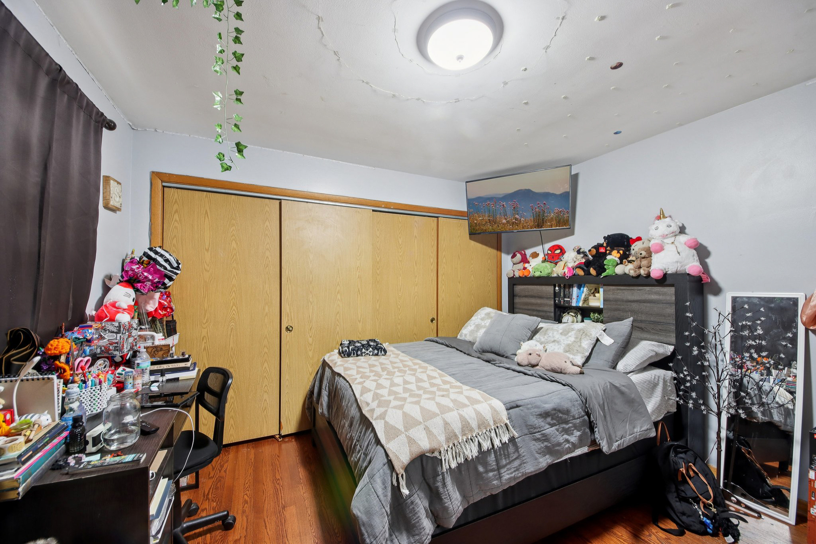 5037 W Diversey Avenue