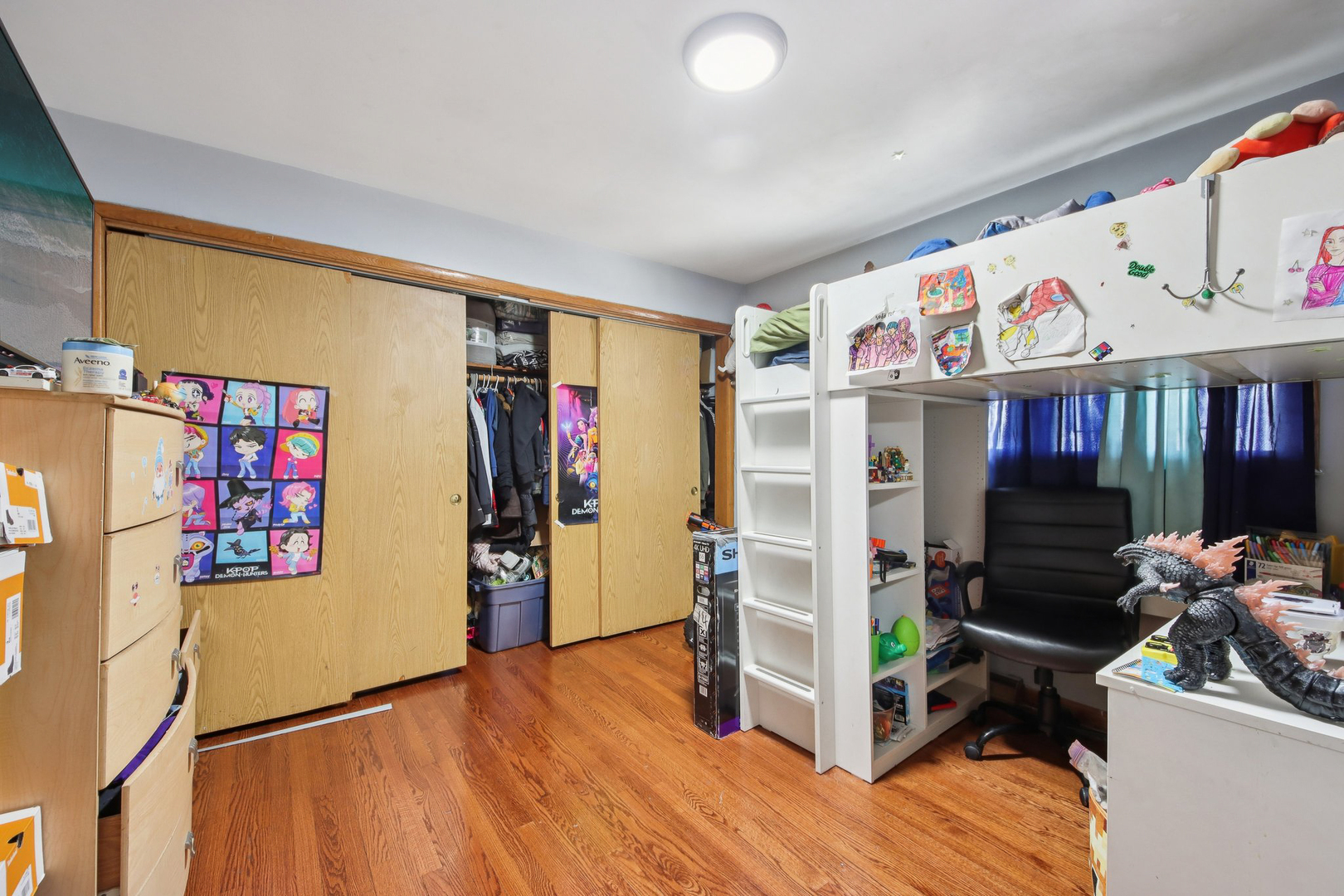 5037 W Diversey Avenue