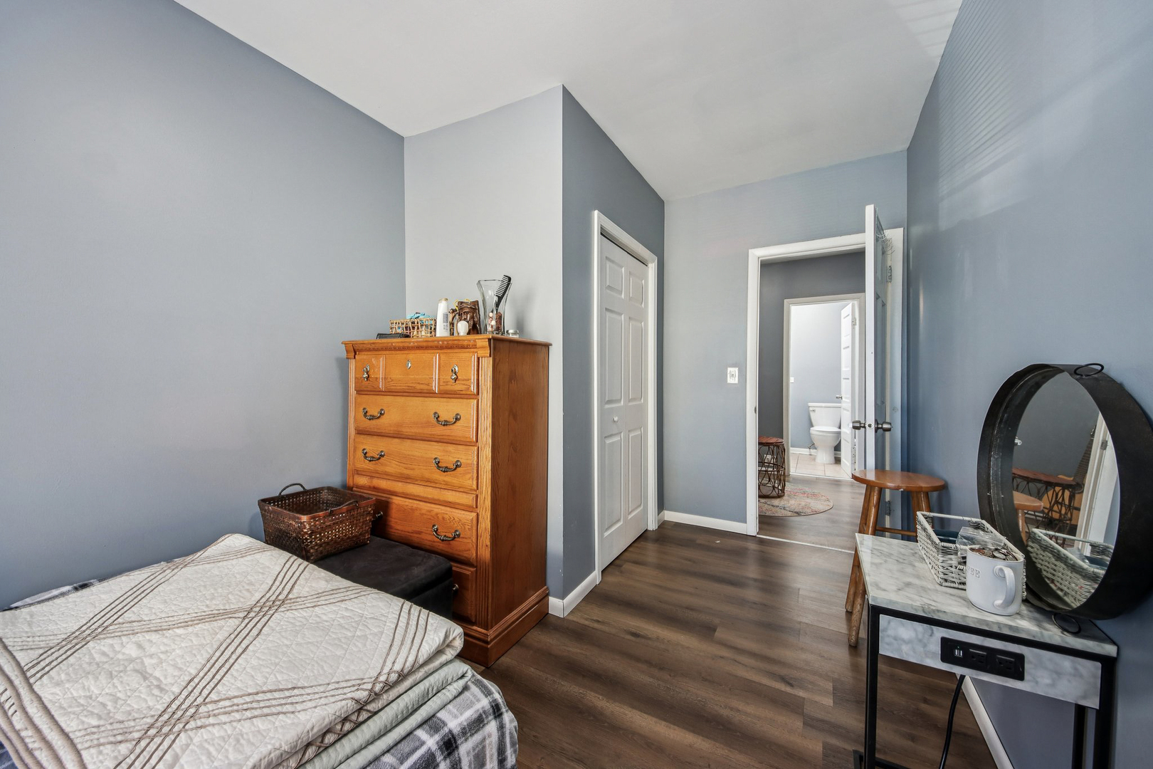 5039 W Diversey Avenue