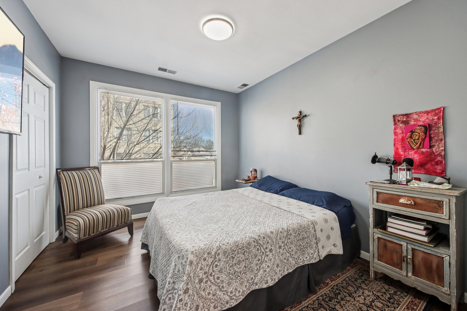 5039 W Diversey Avenue