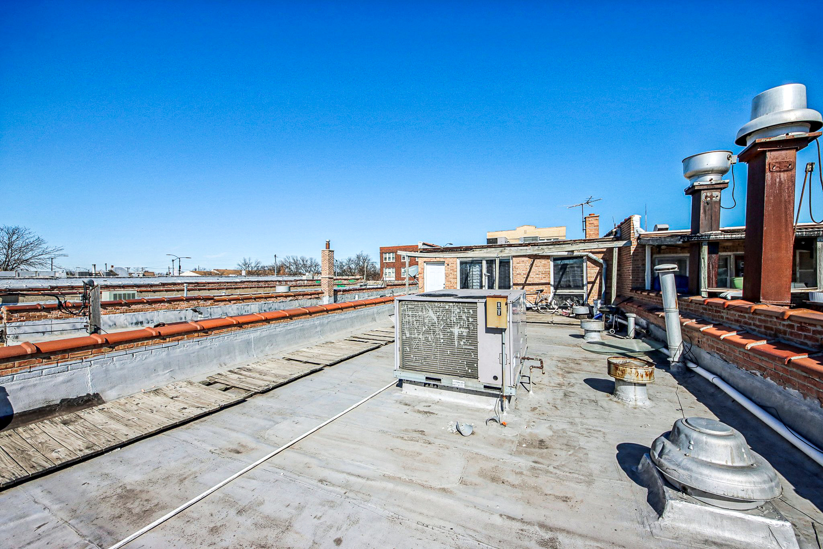 5039 W Diversey Avenue