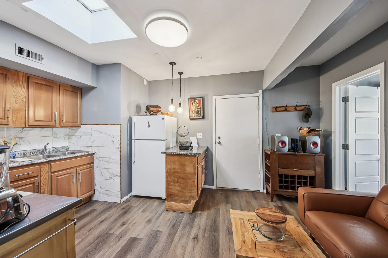 5039 W Diversey Avenue