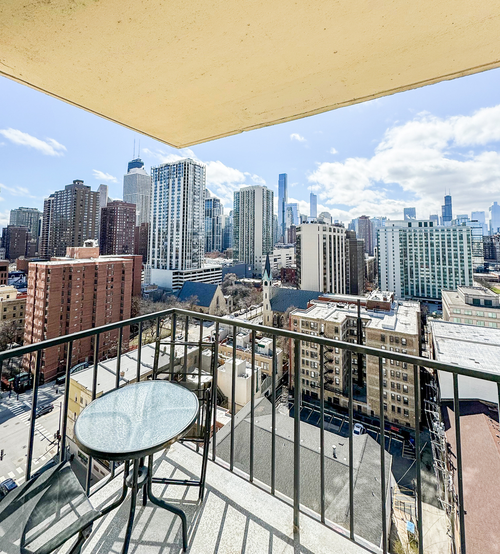 1212 N LaSalle Street Unit: 1607