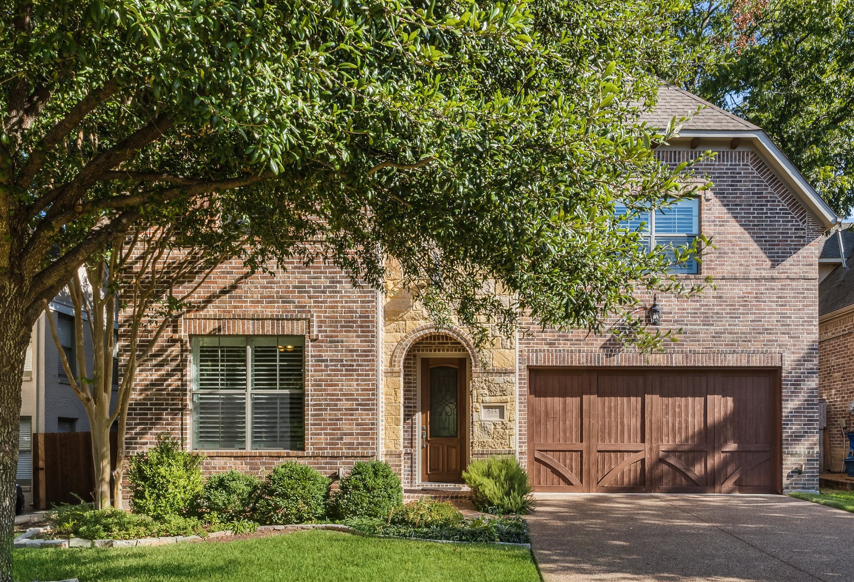 6143 Lakeshore Drive