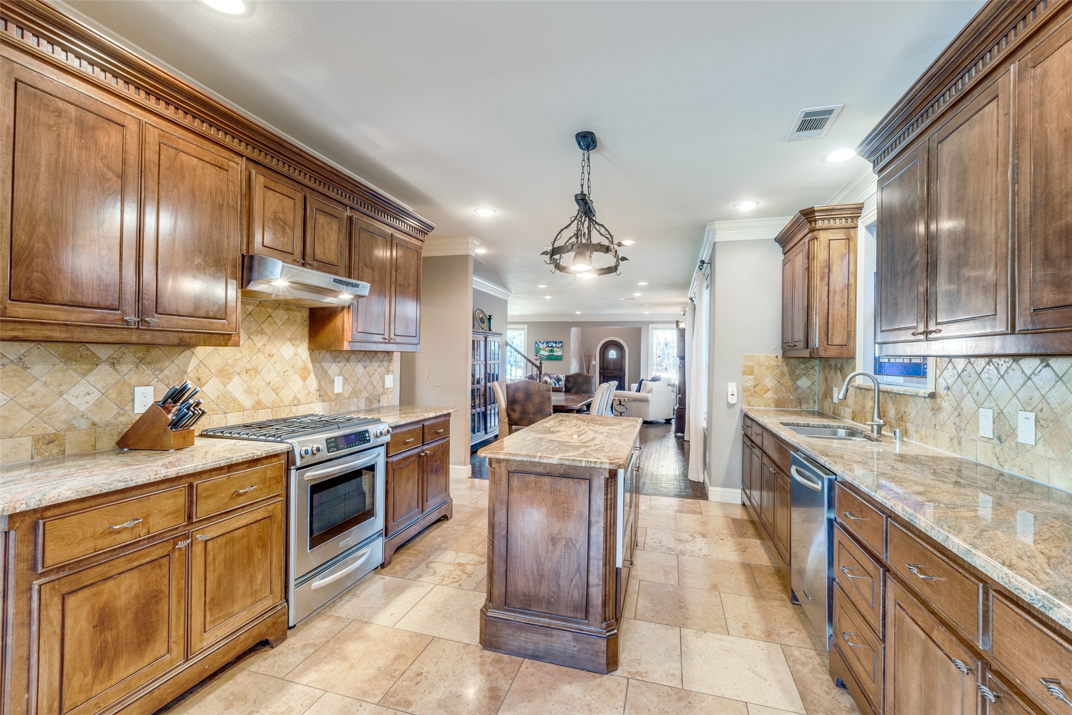 5121 Vickery Boulevard