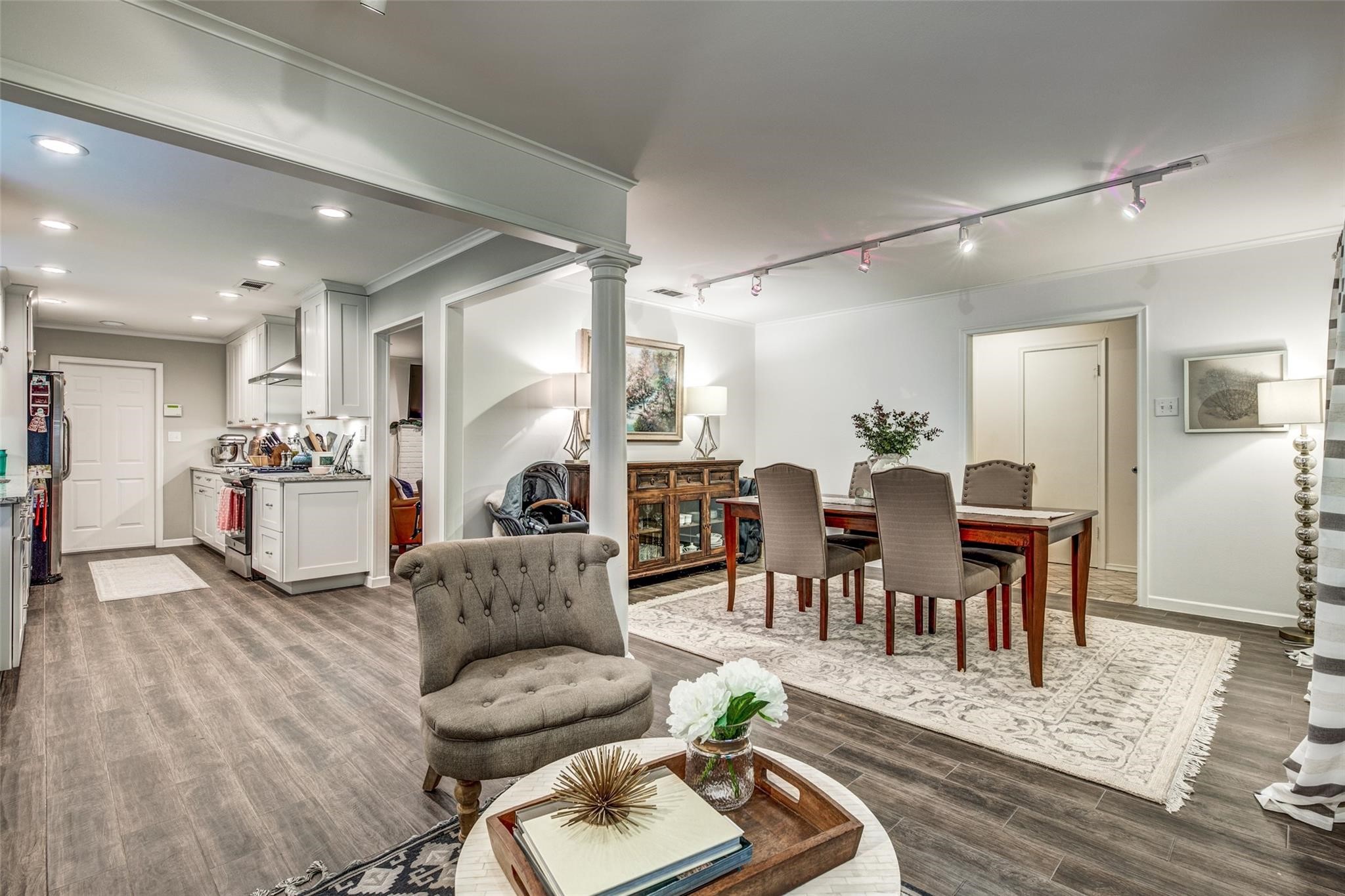 9921 Windlake Circle