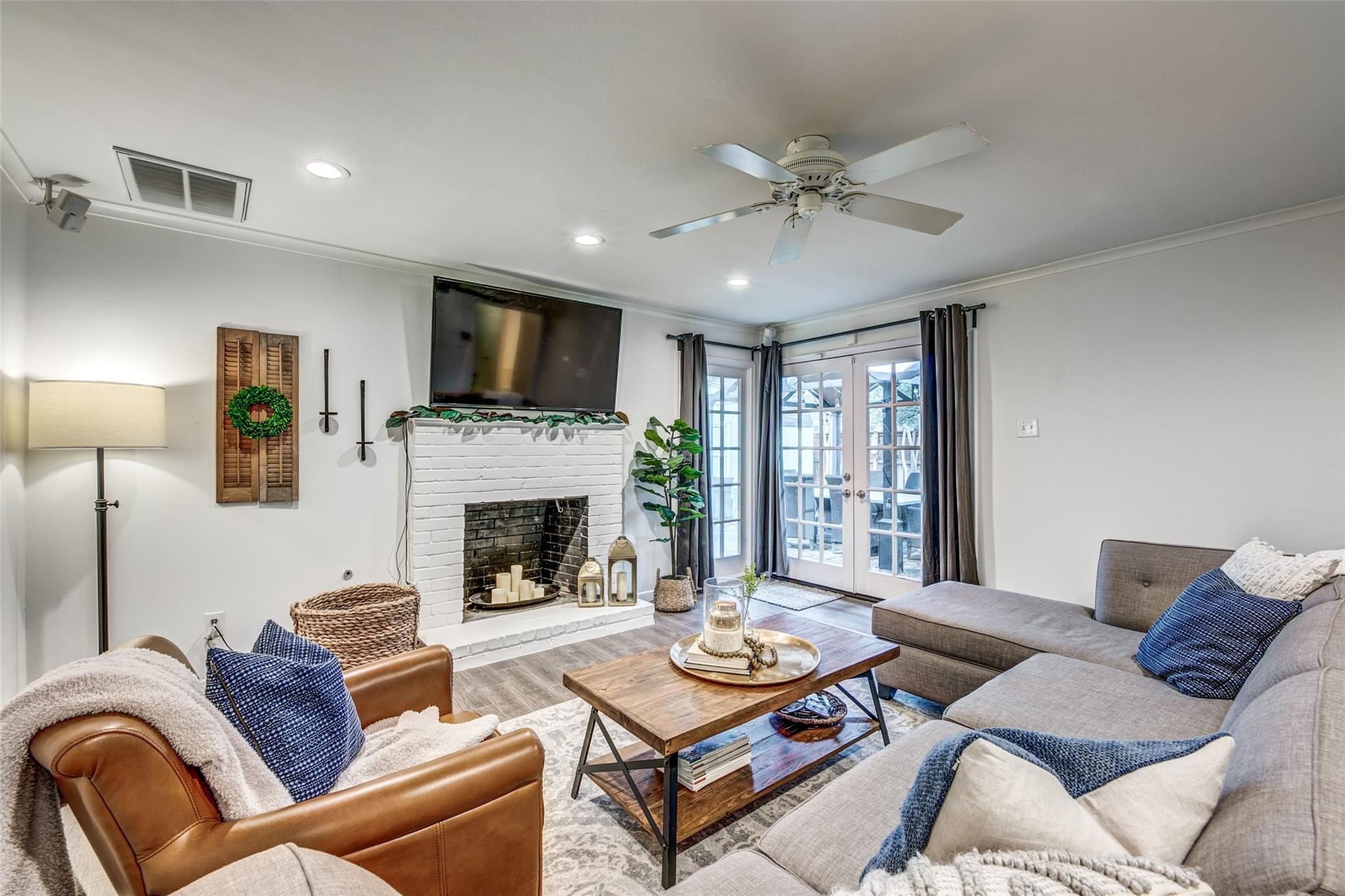 9921 Windlake Circle