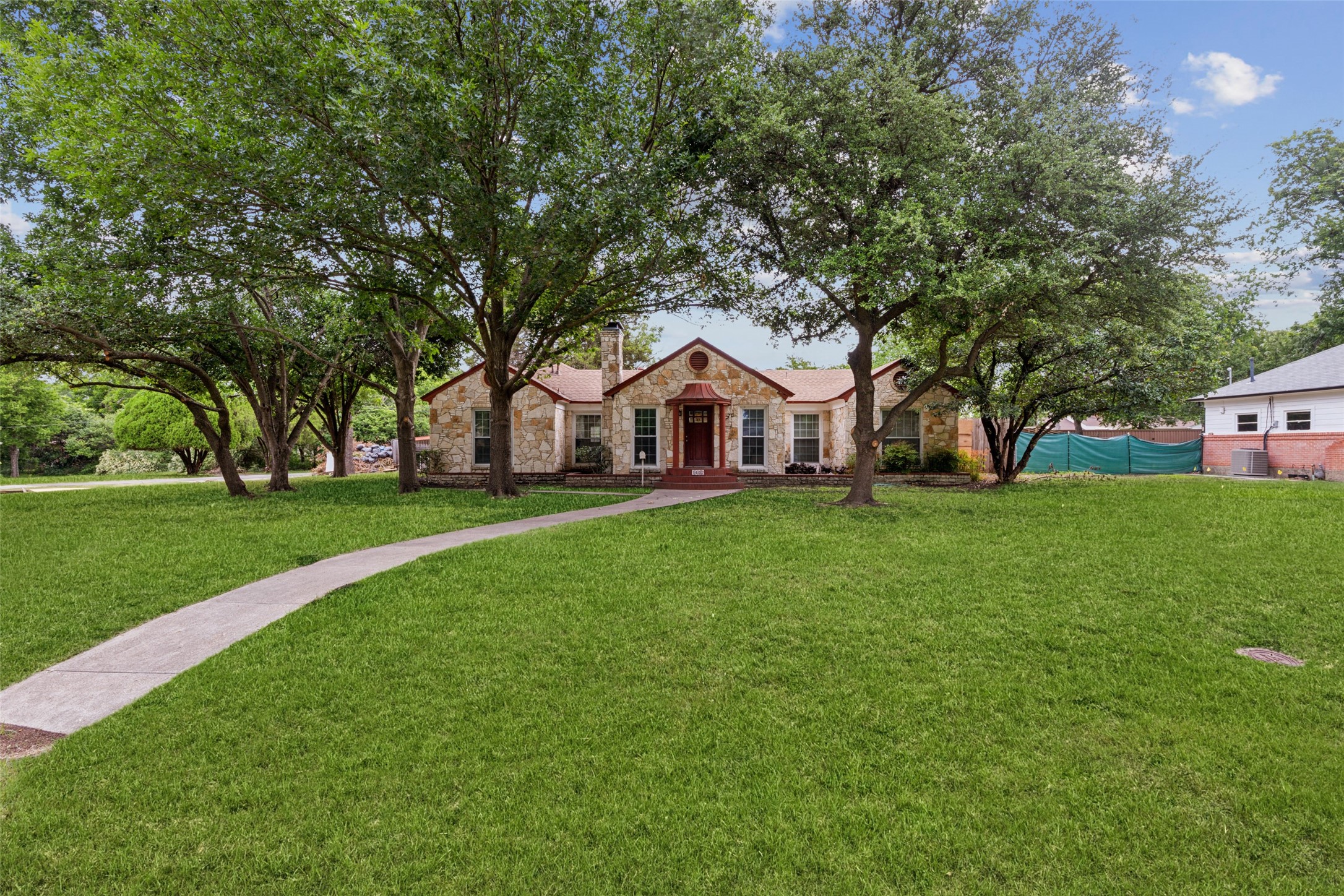 1402 Corto Drive