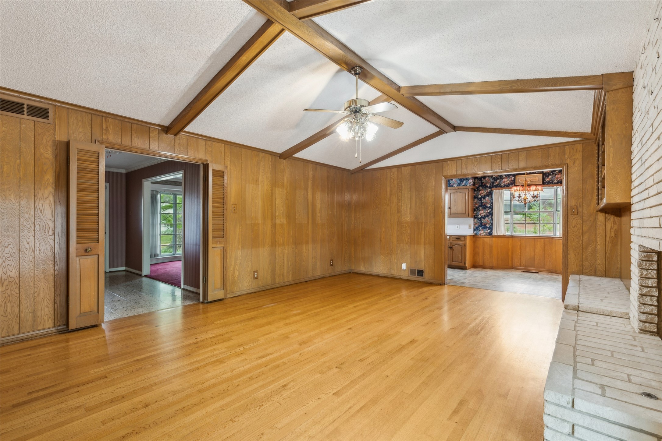 6835 Redstart Lane