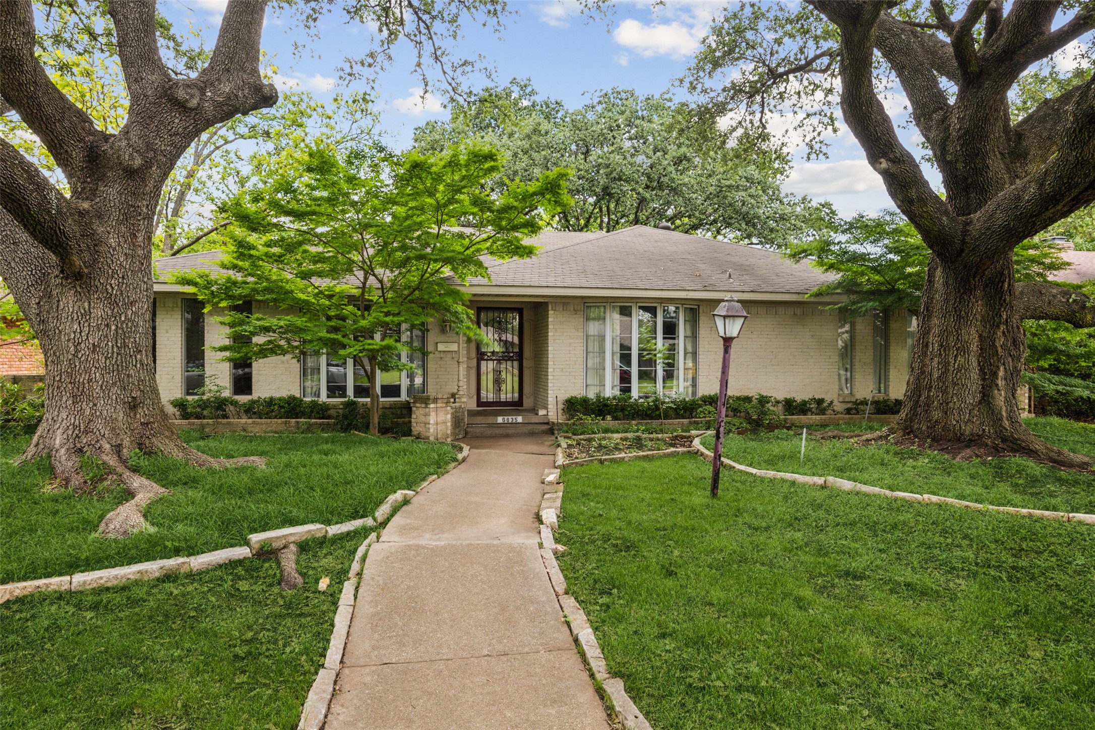 6835 Redstart Lane