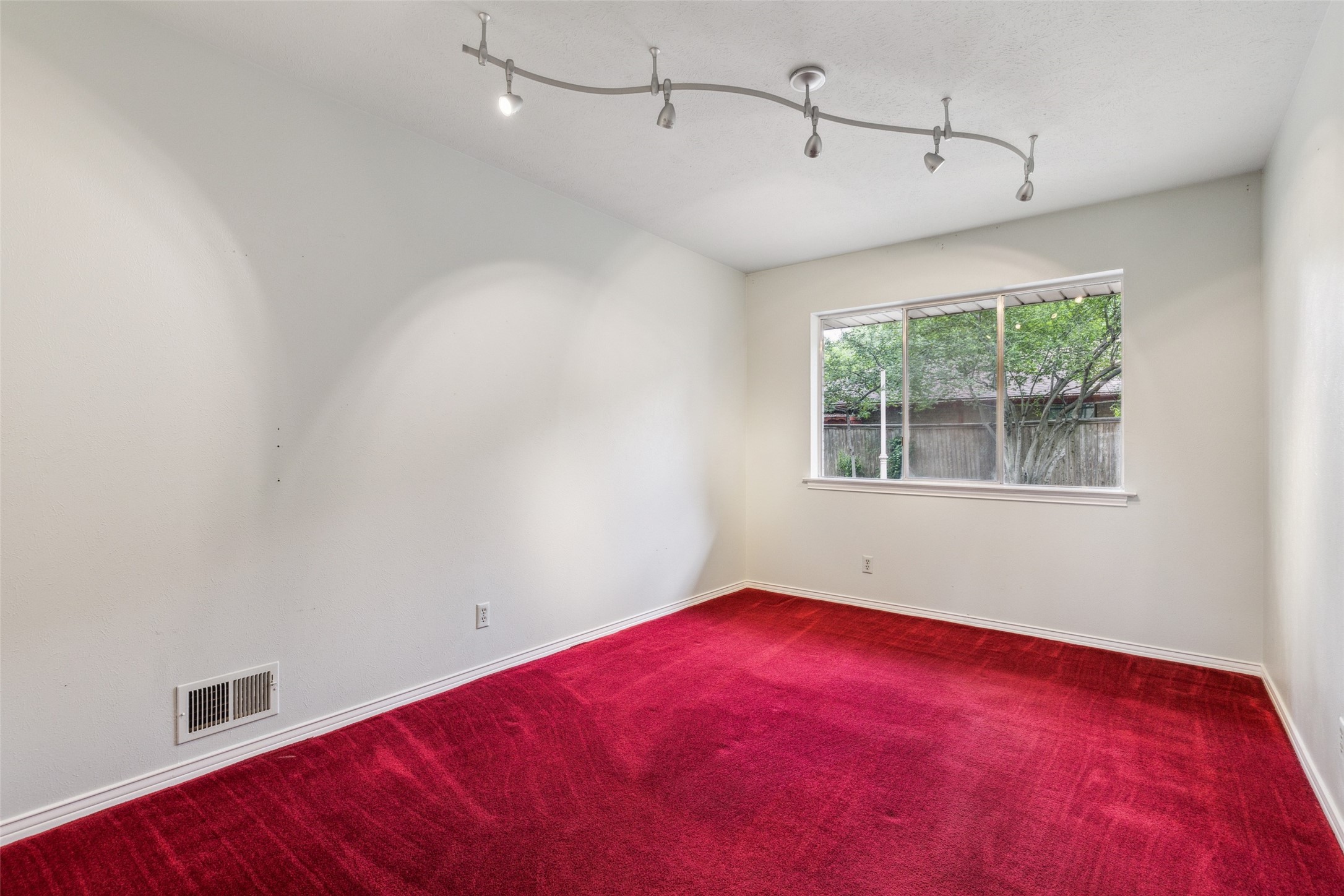 6835 Redstart Lane