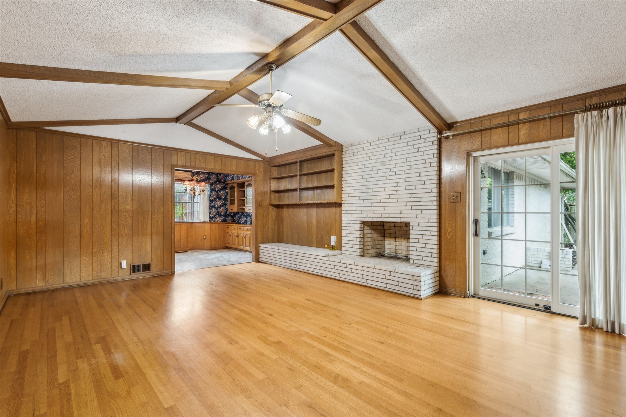 6835 Redstart Lane