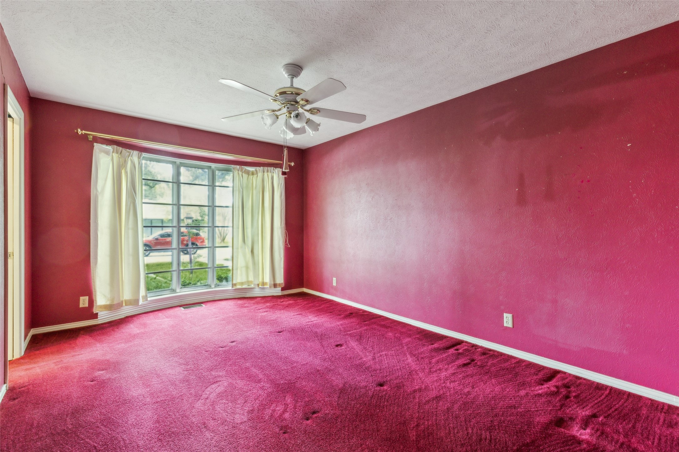6835 Redstart Lane
