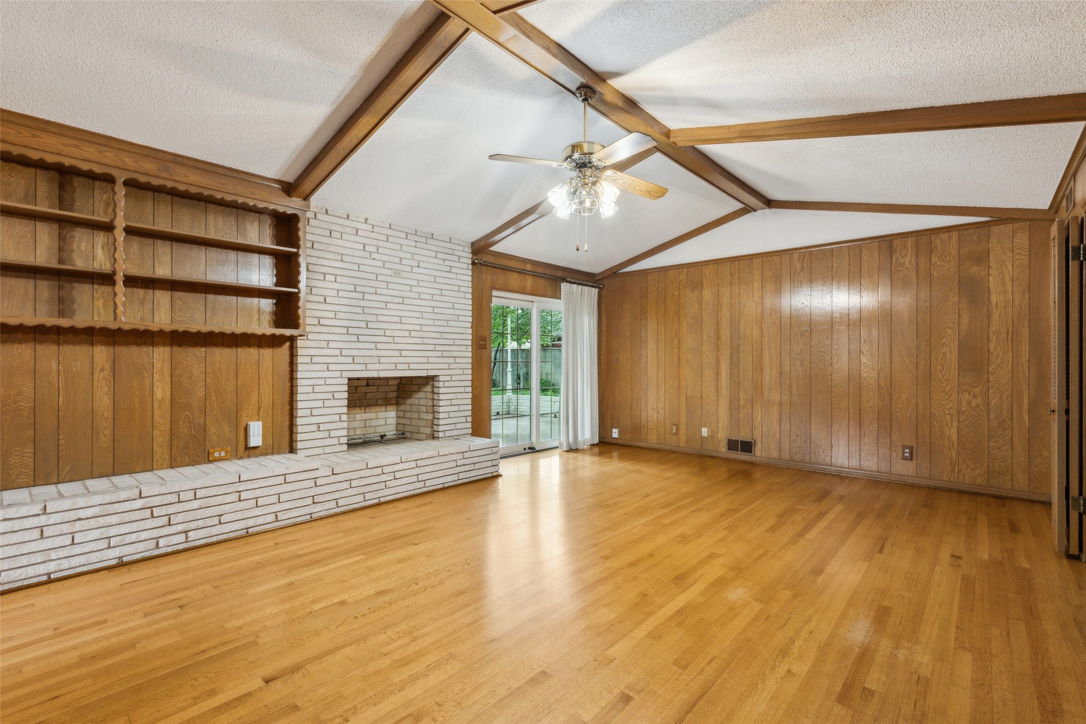 6835 Redstart Lane