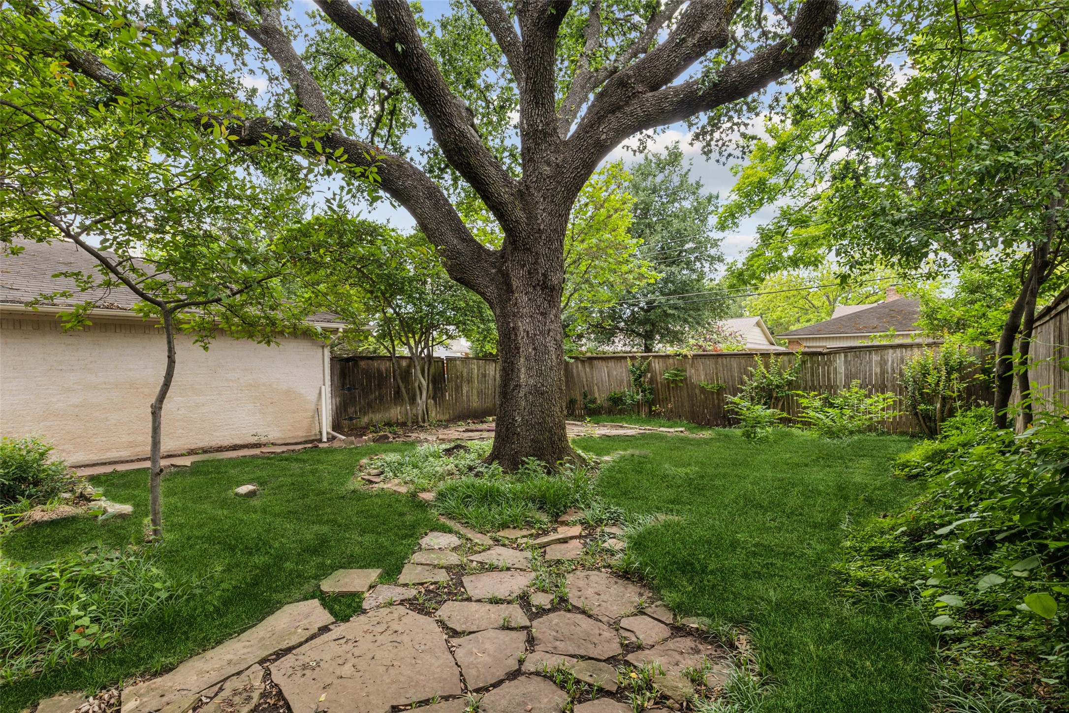 6835 Redstart Lane