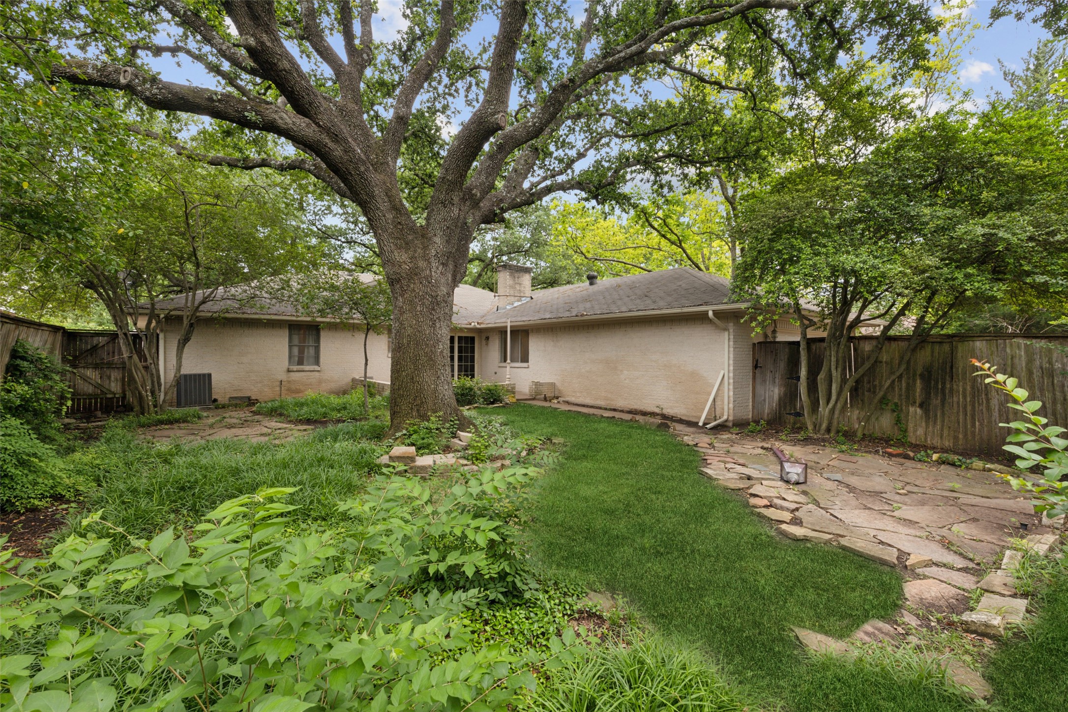 6835 Redstart Lane