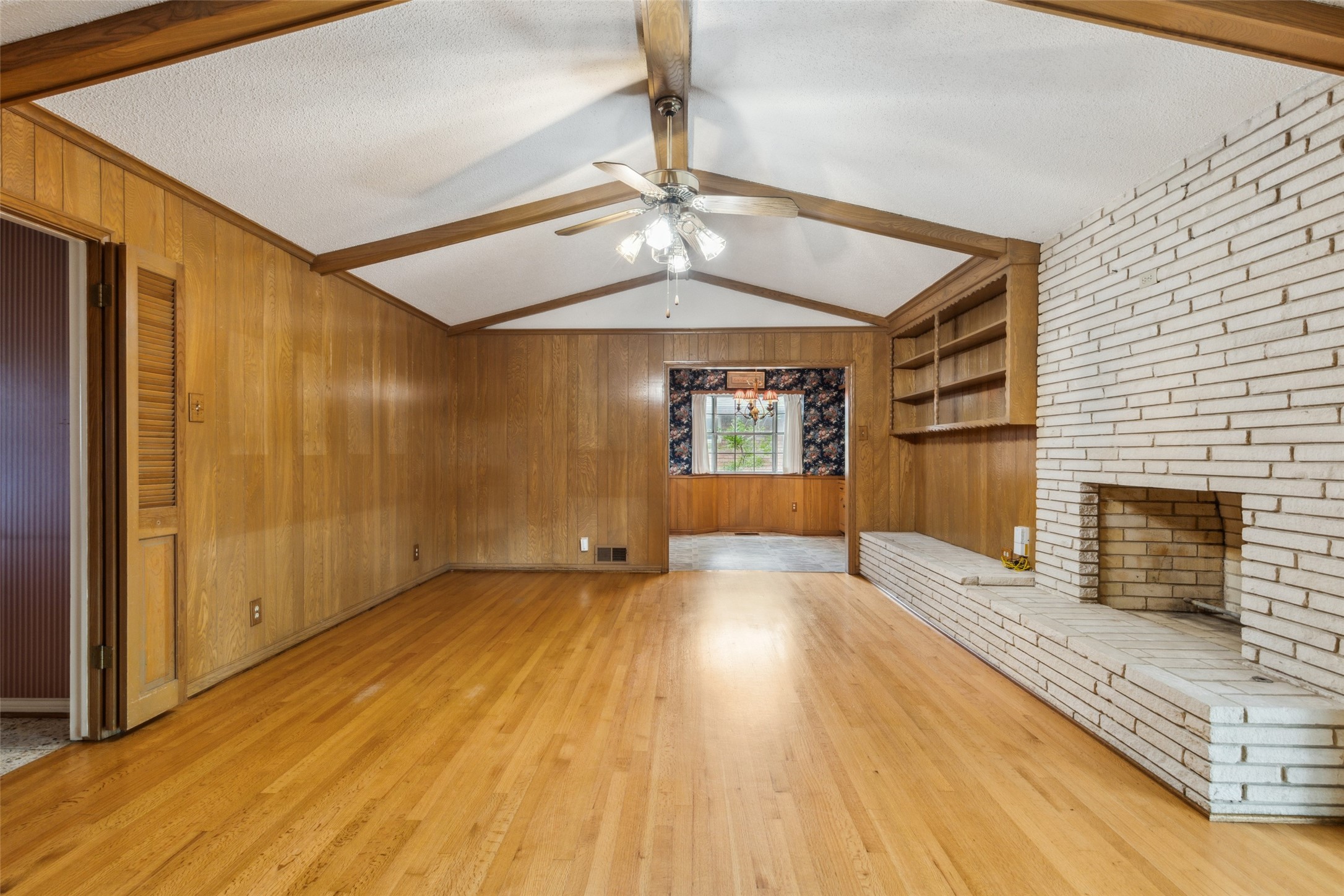 6835 Redstart Lane
