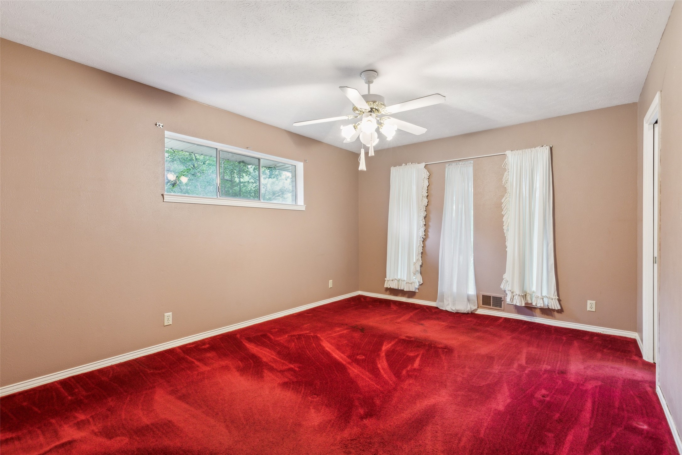 6835 Redstart Lane