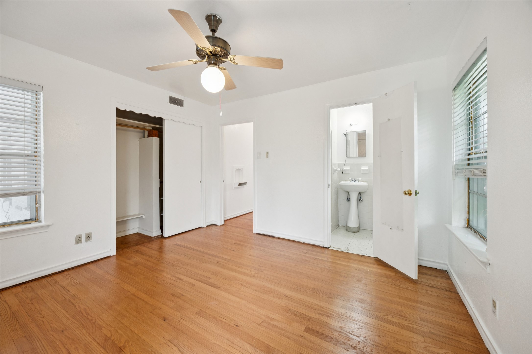 10136 San Juan Avenue