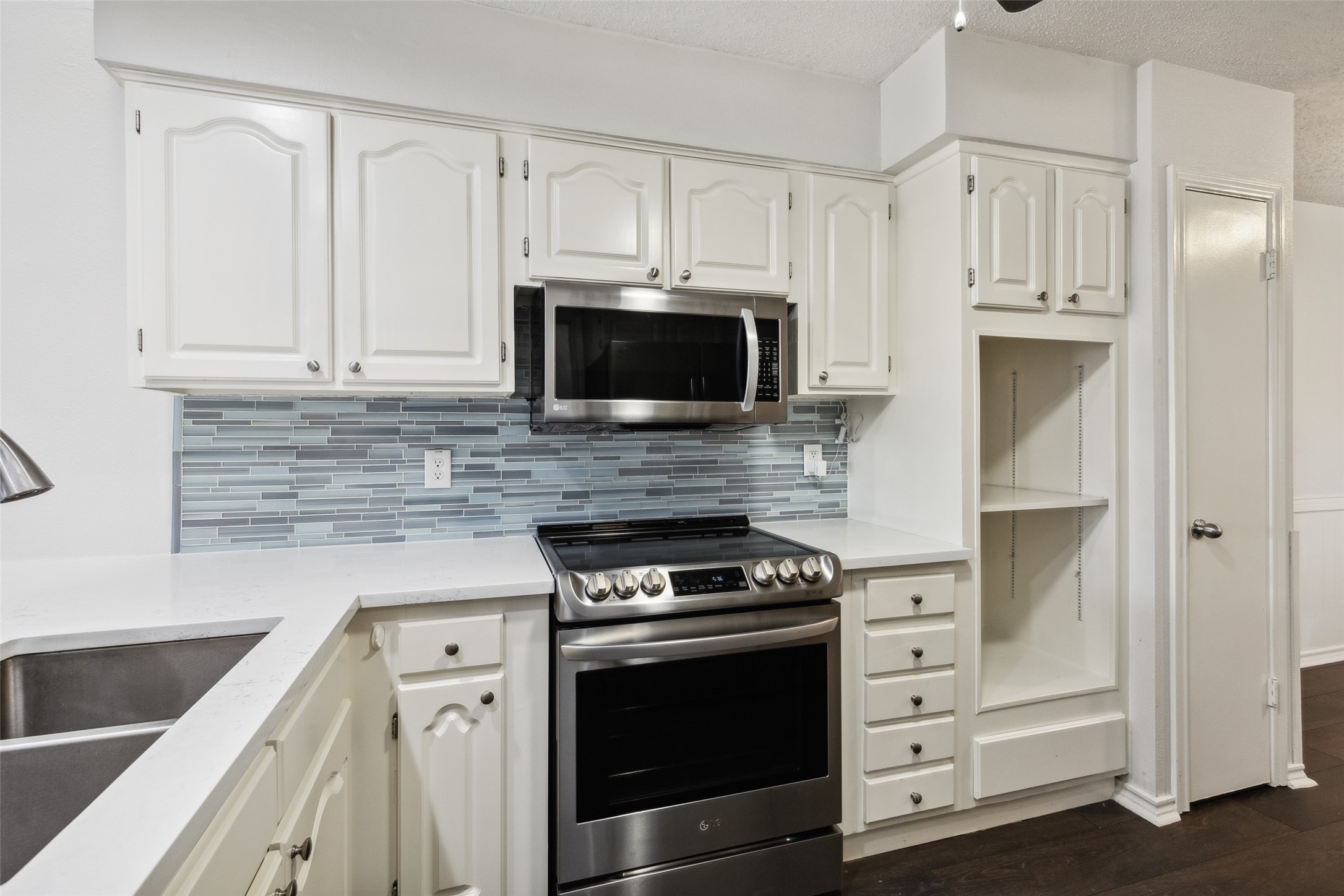 9539 Highland View Drive