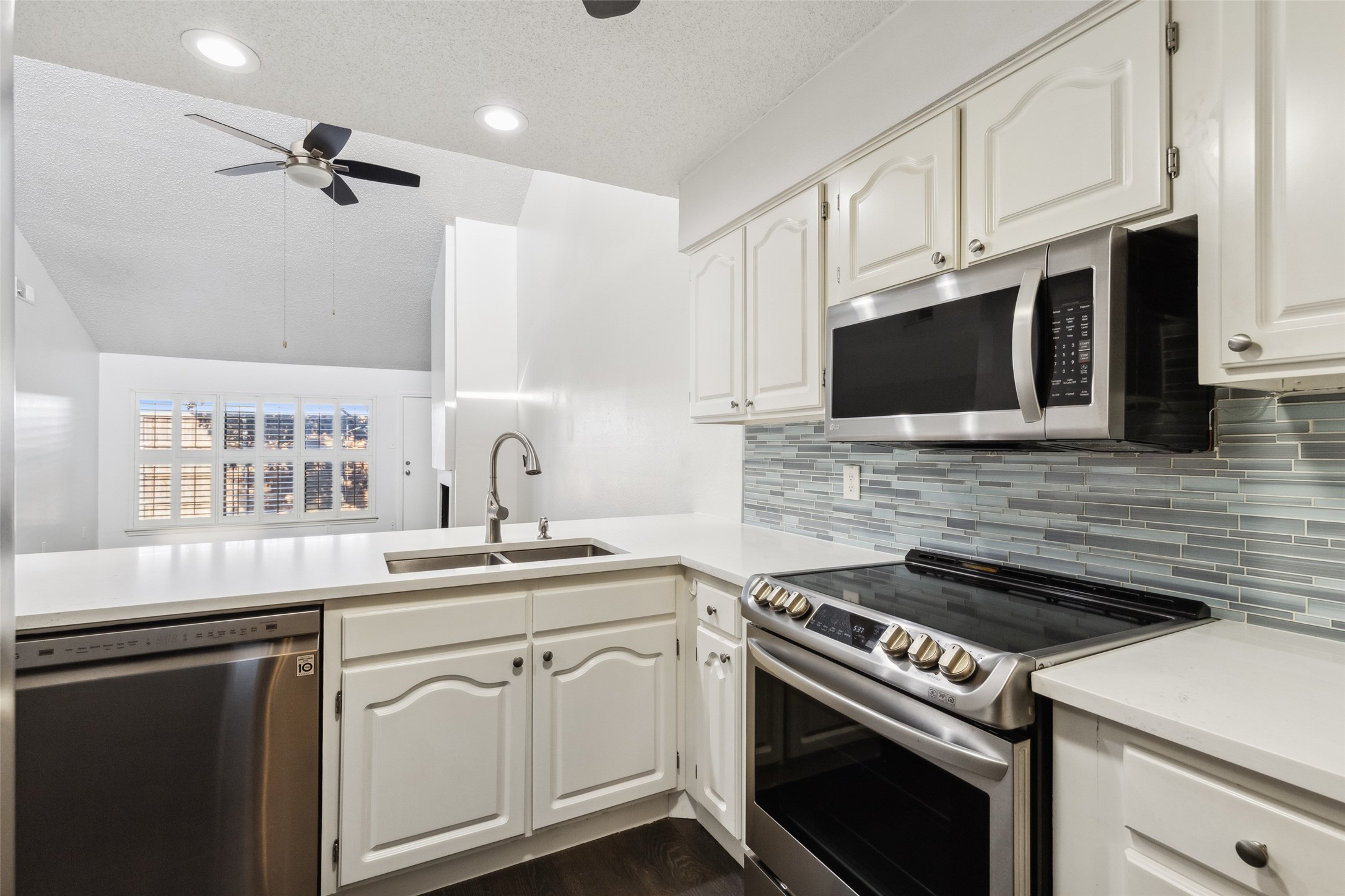 9539 Highland View Drive