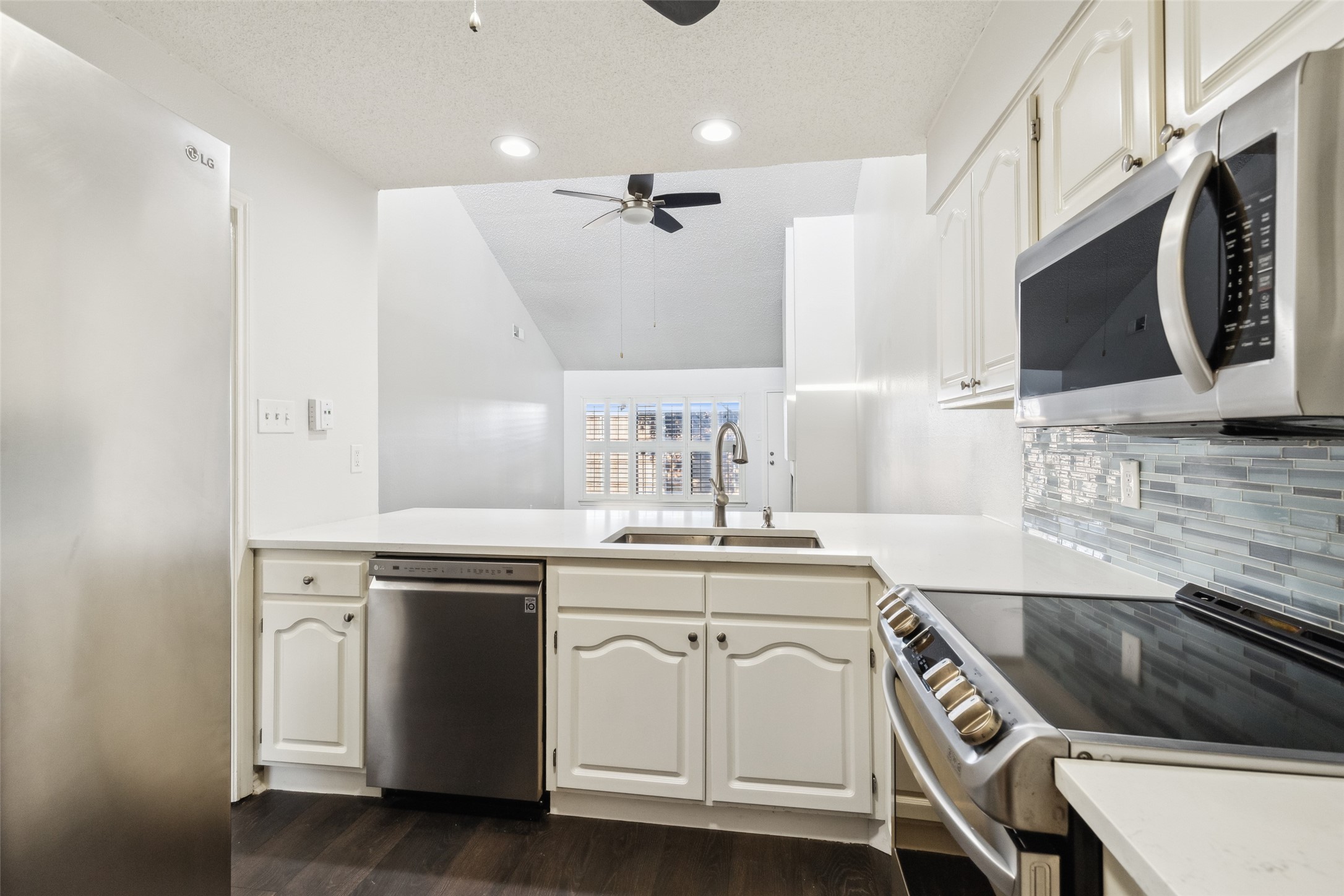 9539 Highland View Drive