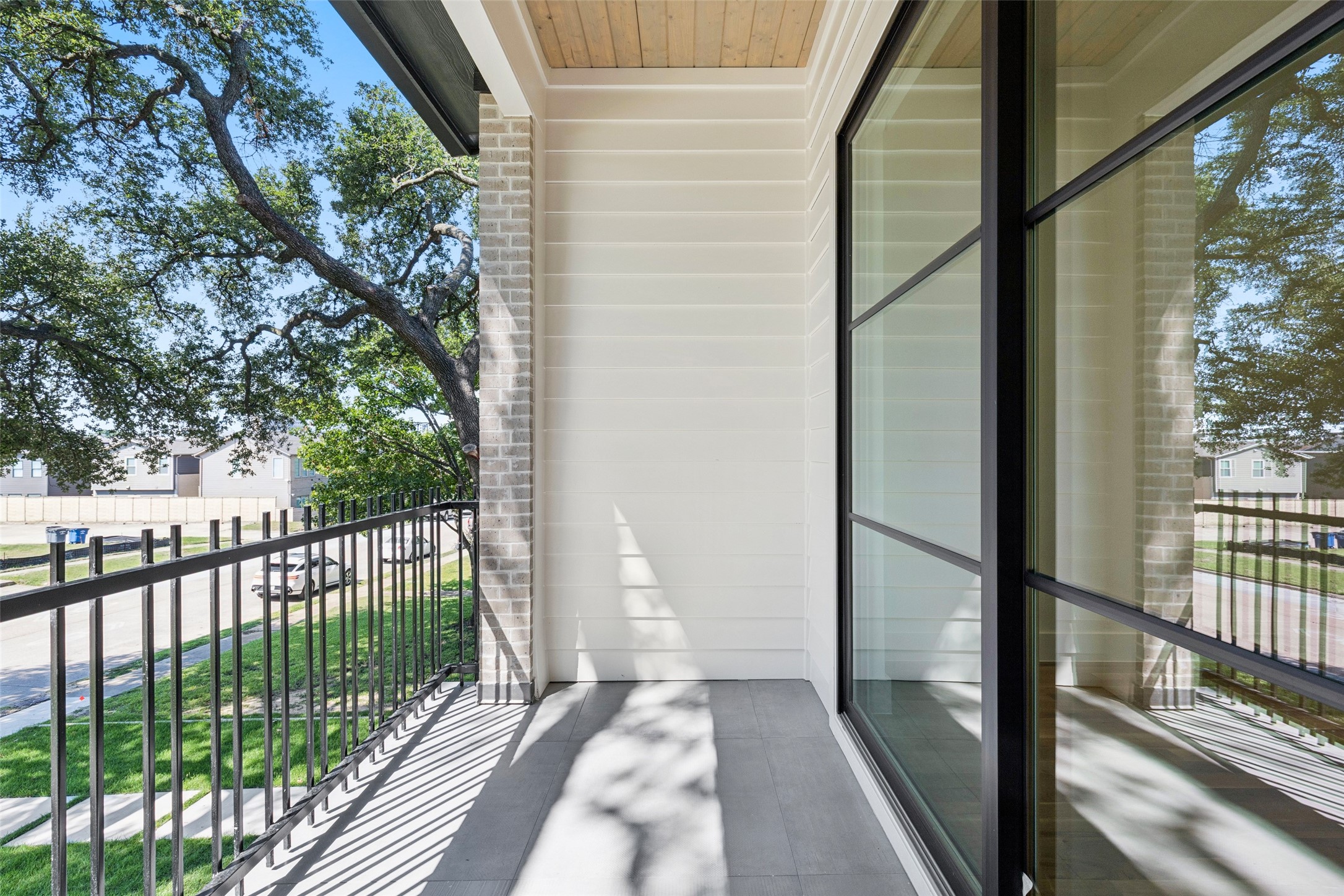 5463 Ellsworth Avenue