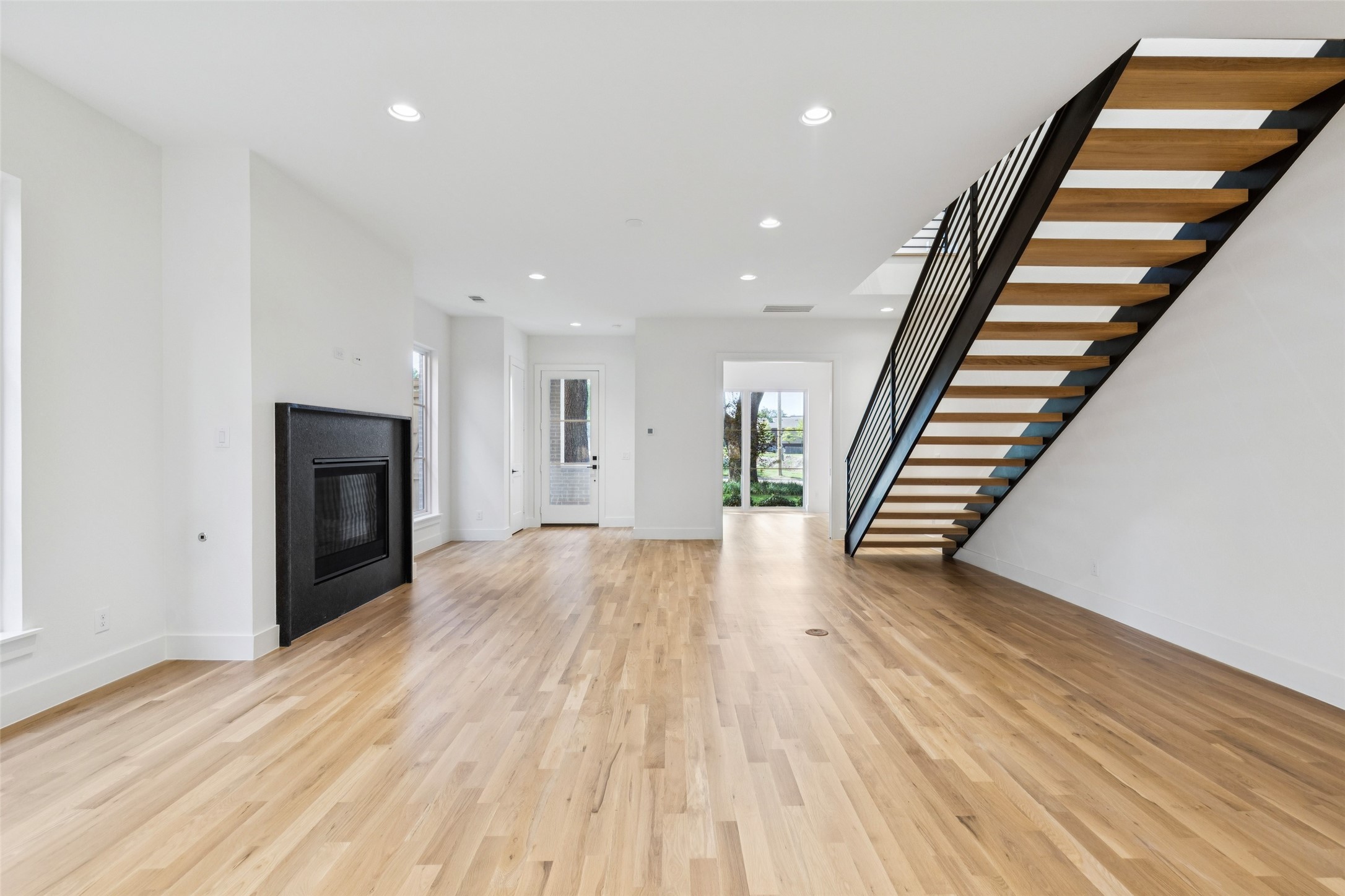 5463 Ellsworth Avenue