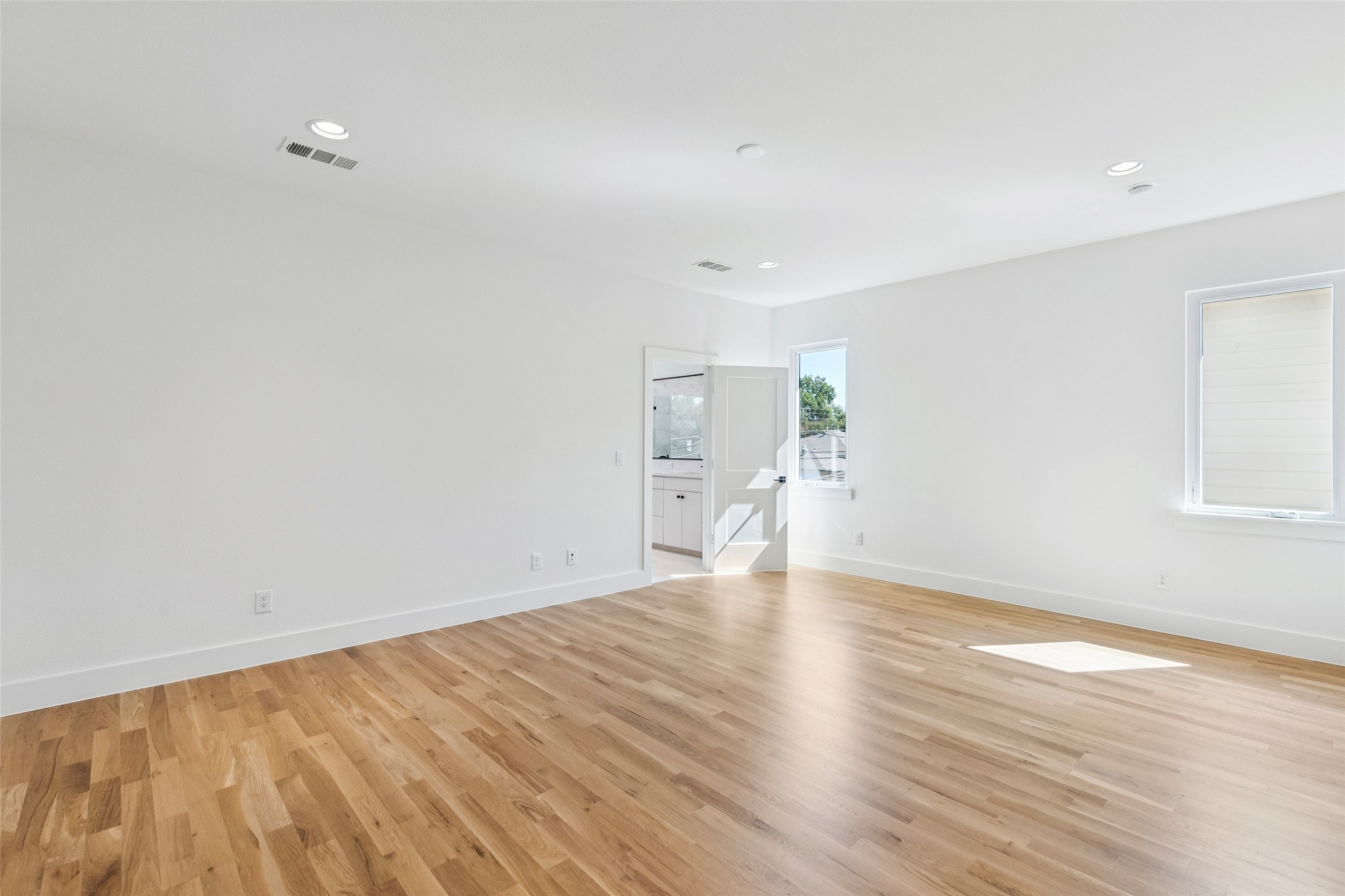 5463 Ellsworth Avenue