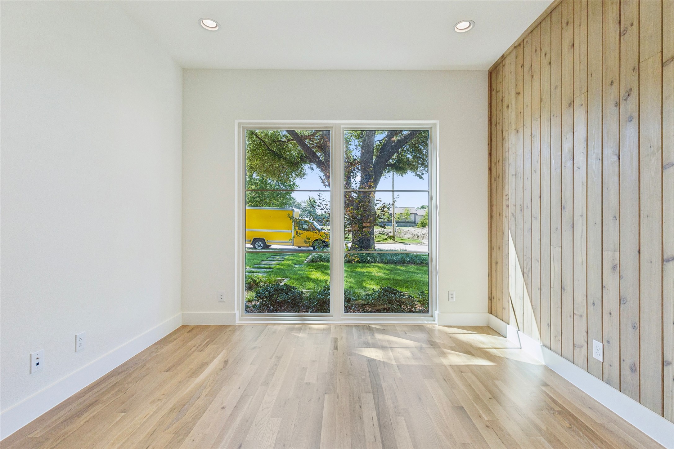 5463 Ellsworth Avenue