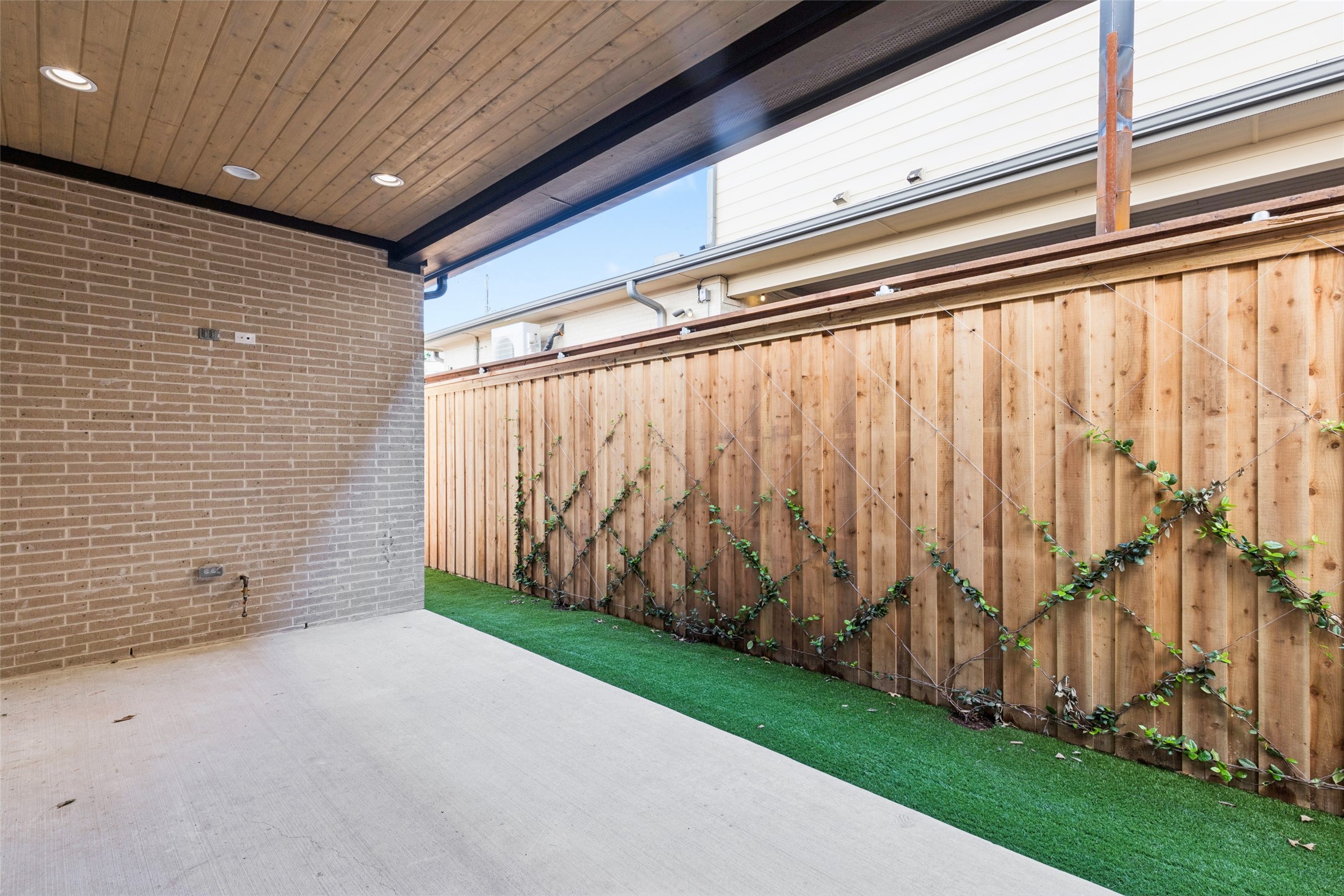 5463 Ellsworth Avenue