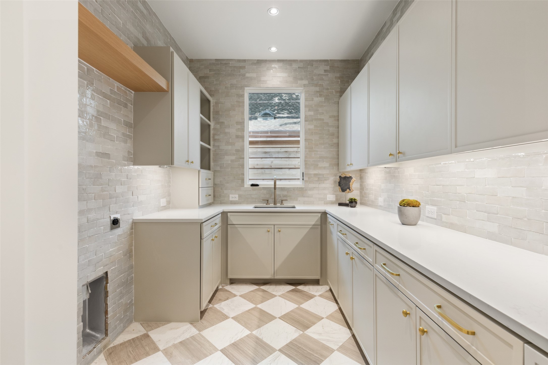 7114 Pasadena Avenue