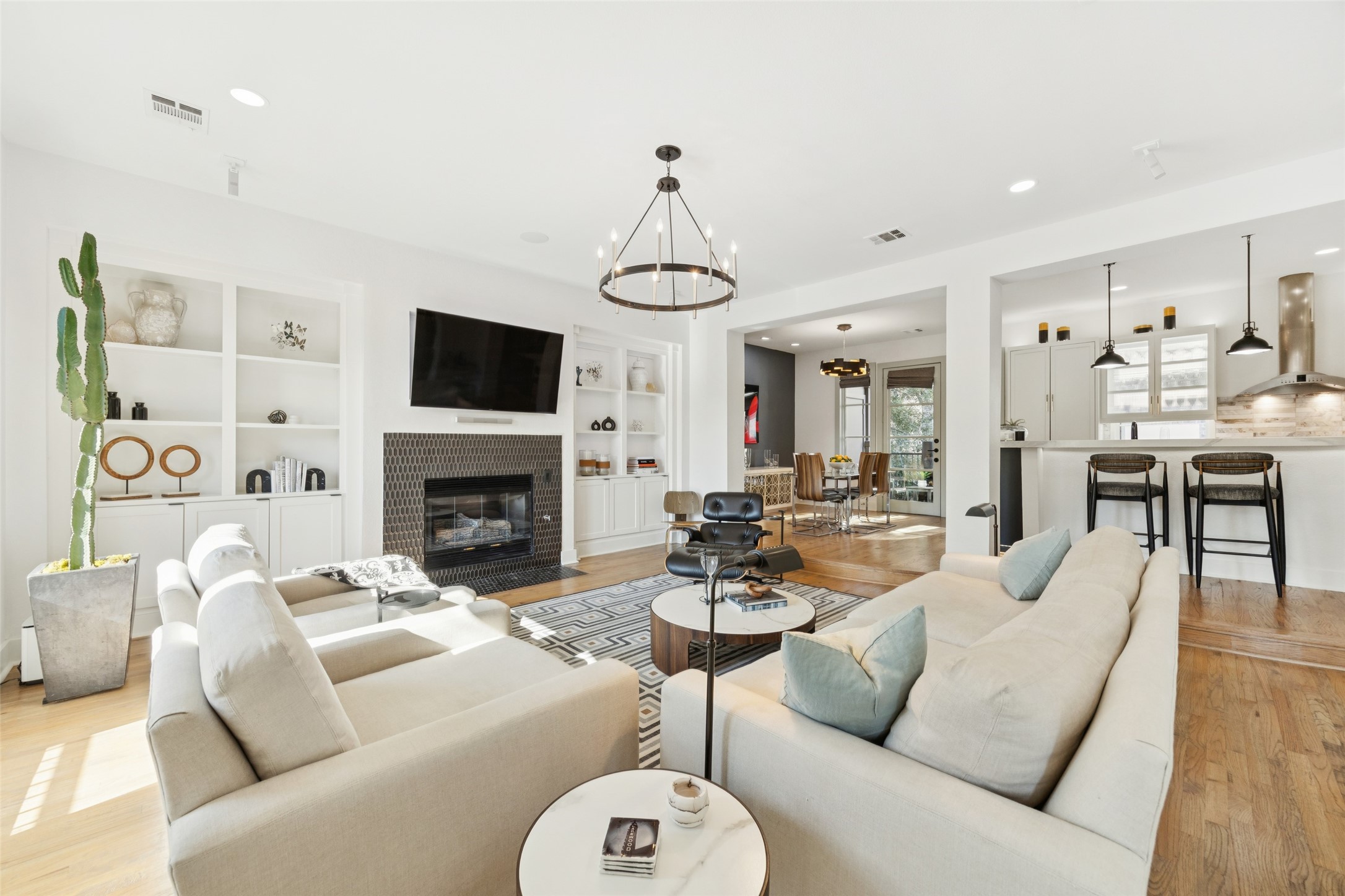 3637 Oak Lawn Avenue