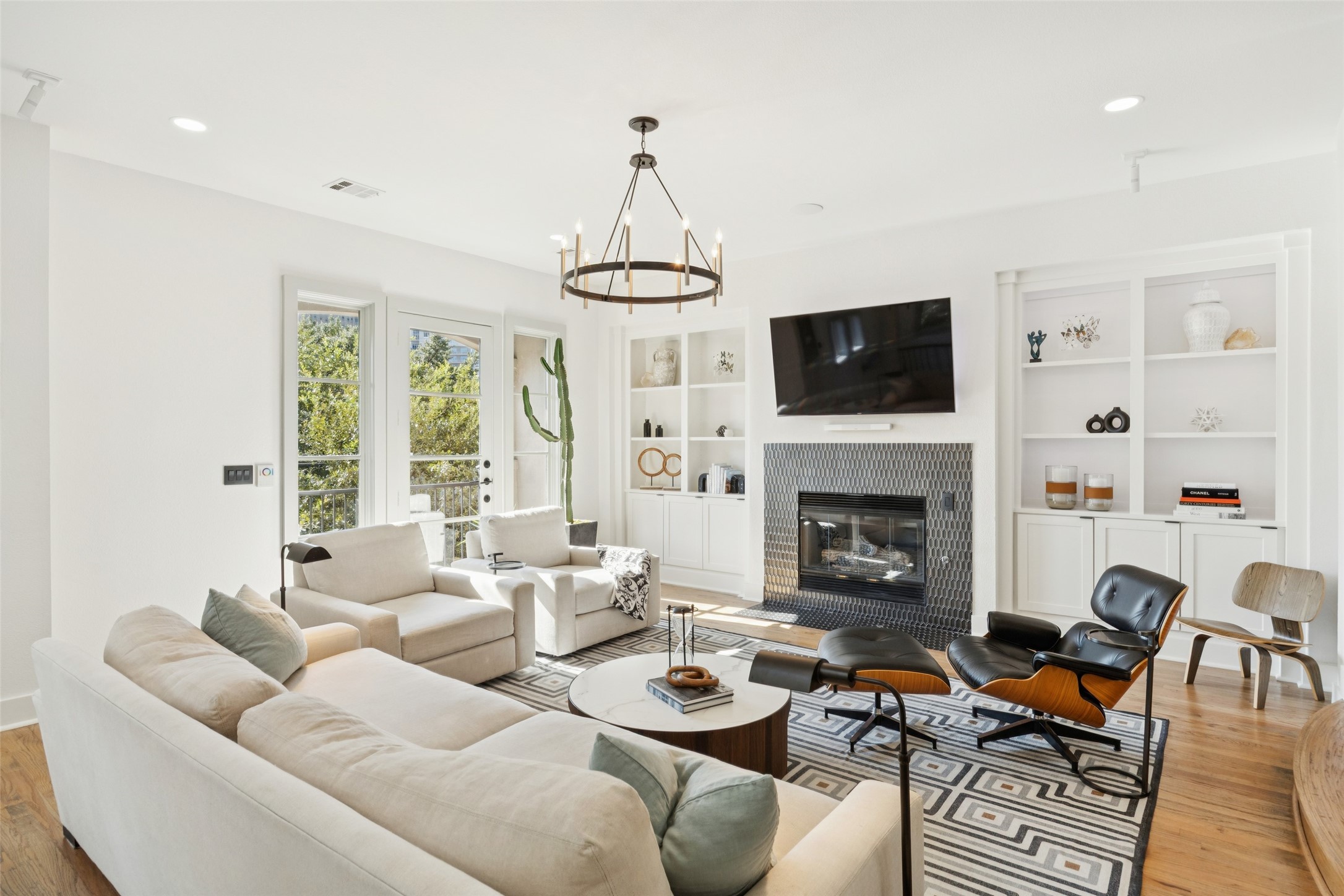 3637 Oak Lawn Avenue