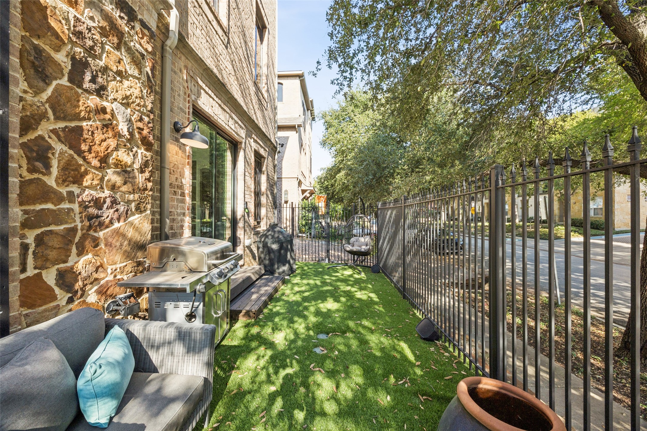 3637 Oak Lawn Avenue