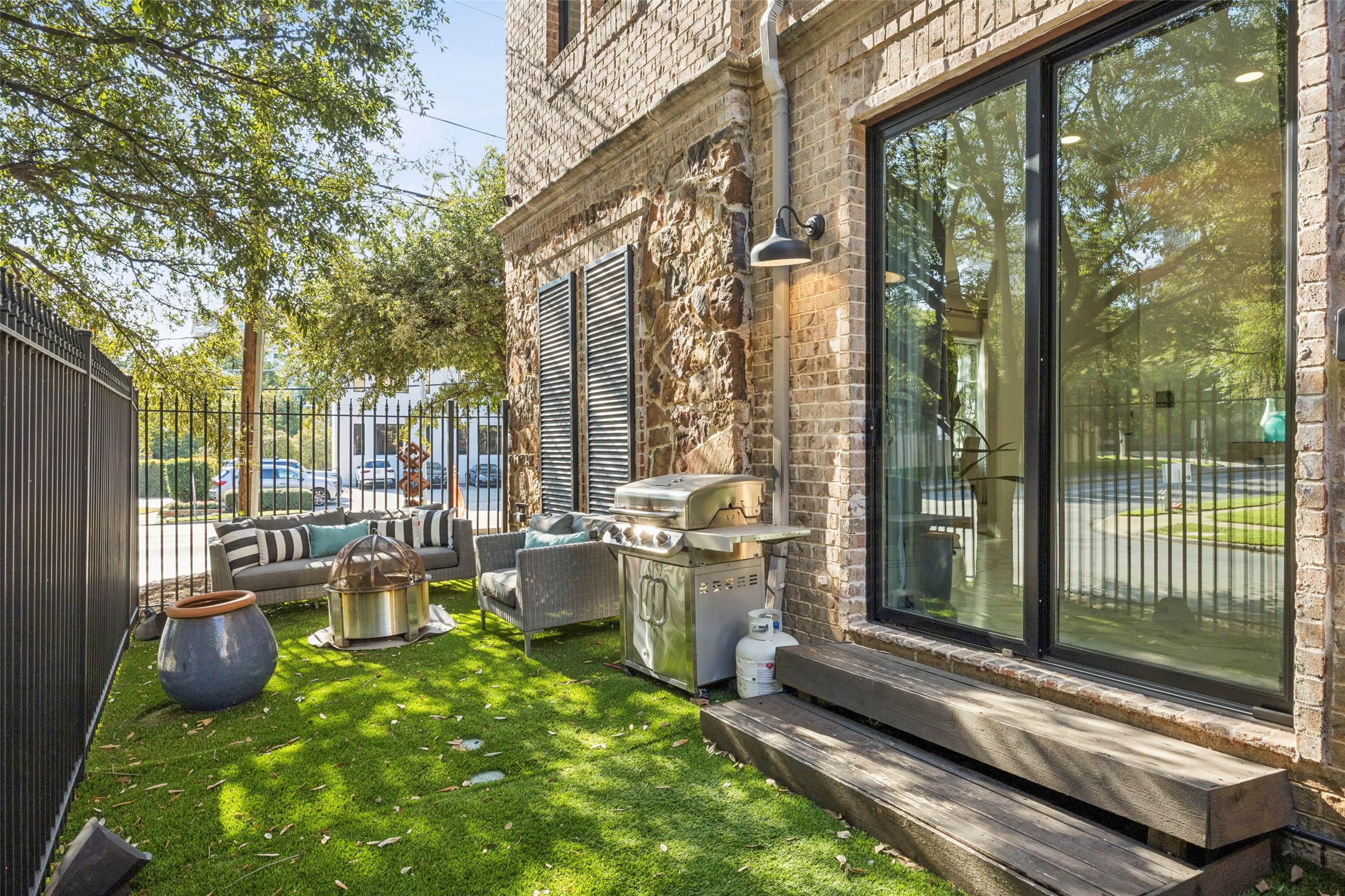 3637 Oak Lawn Avenue