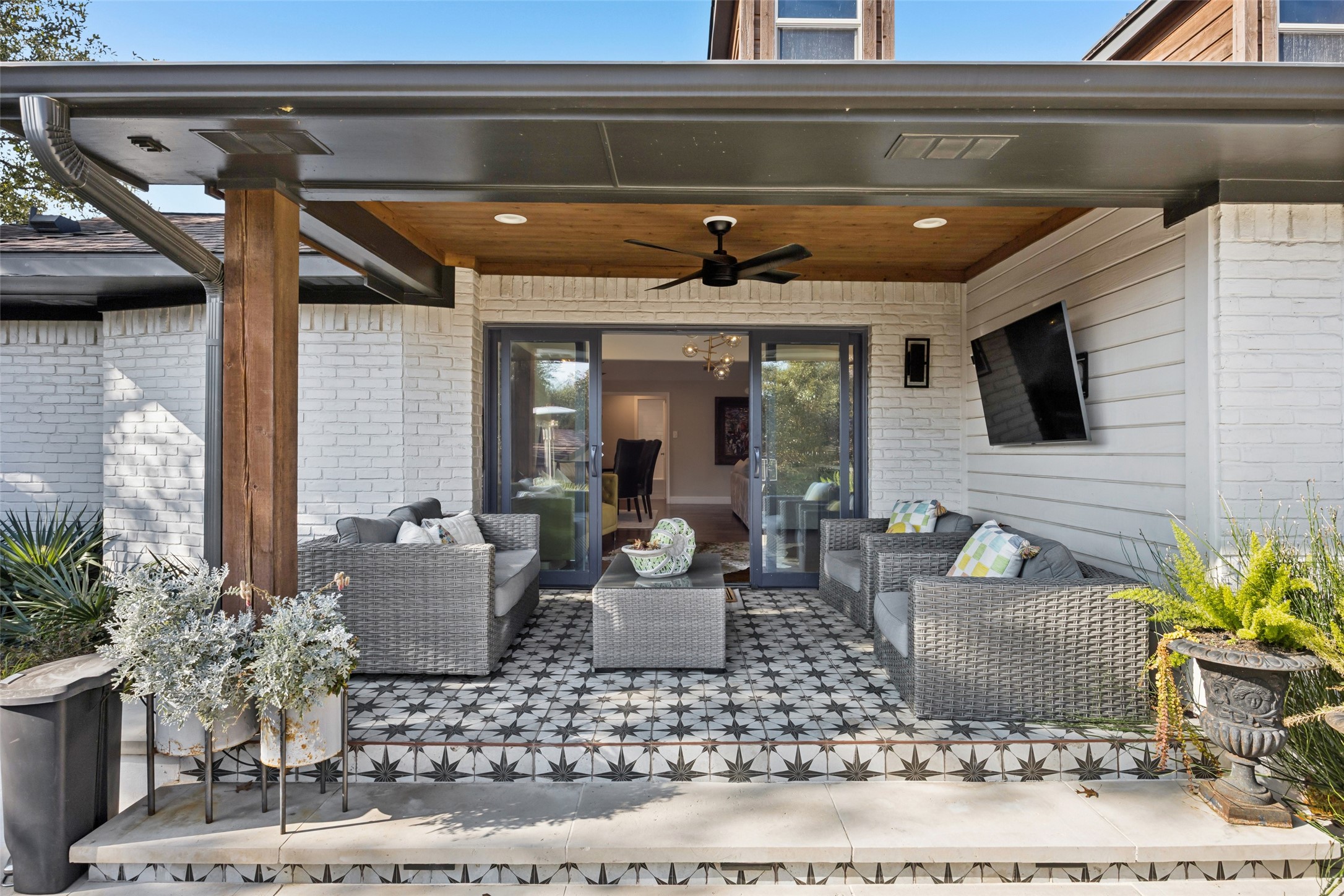 6547 Mercedes Avenue