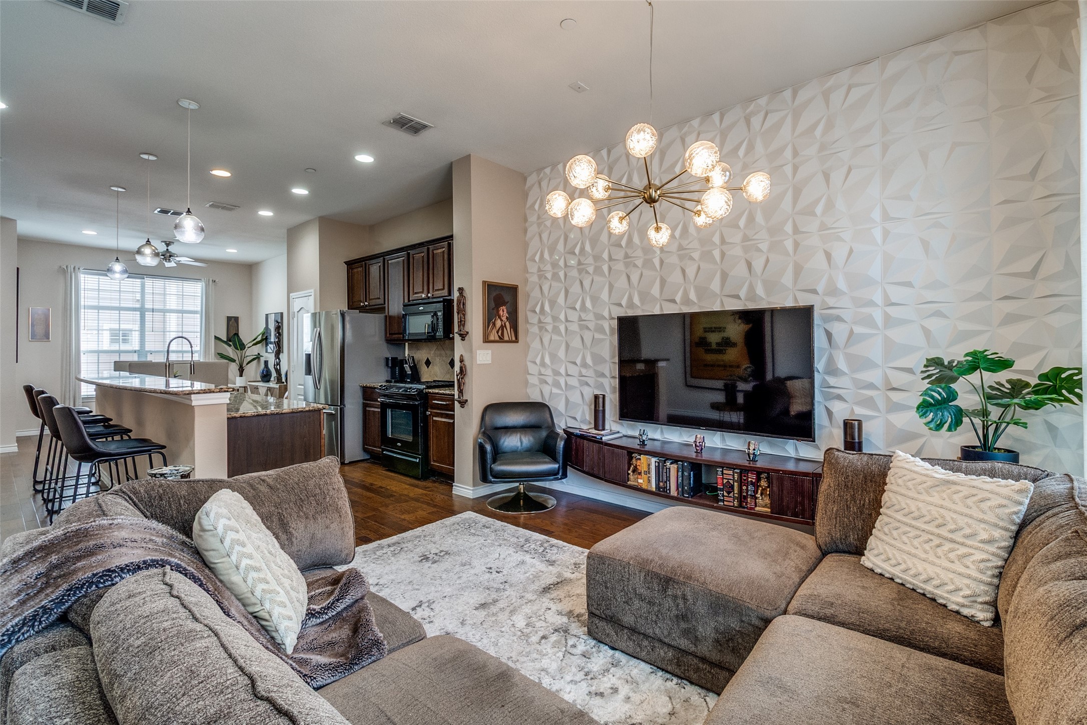 15826 Breedlove Place 143