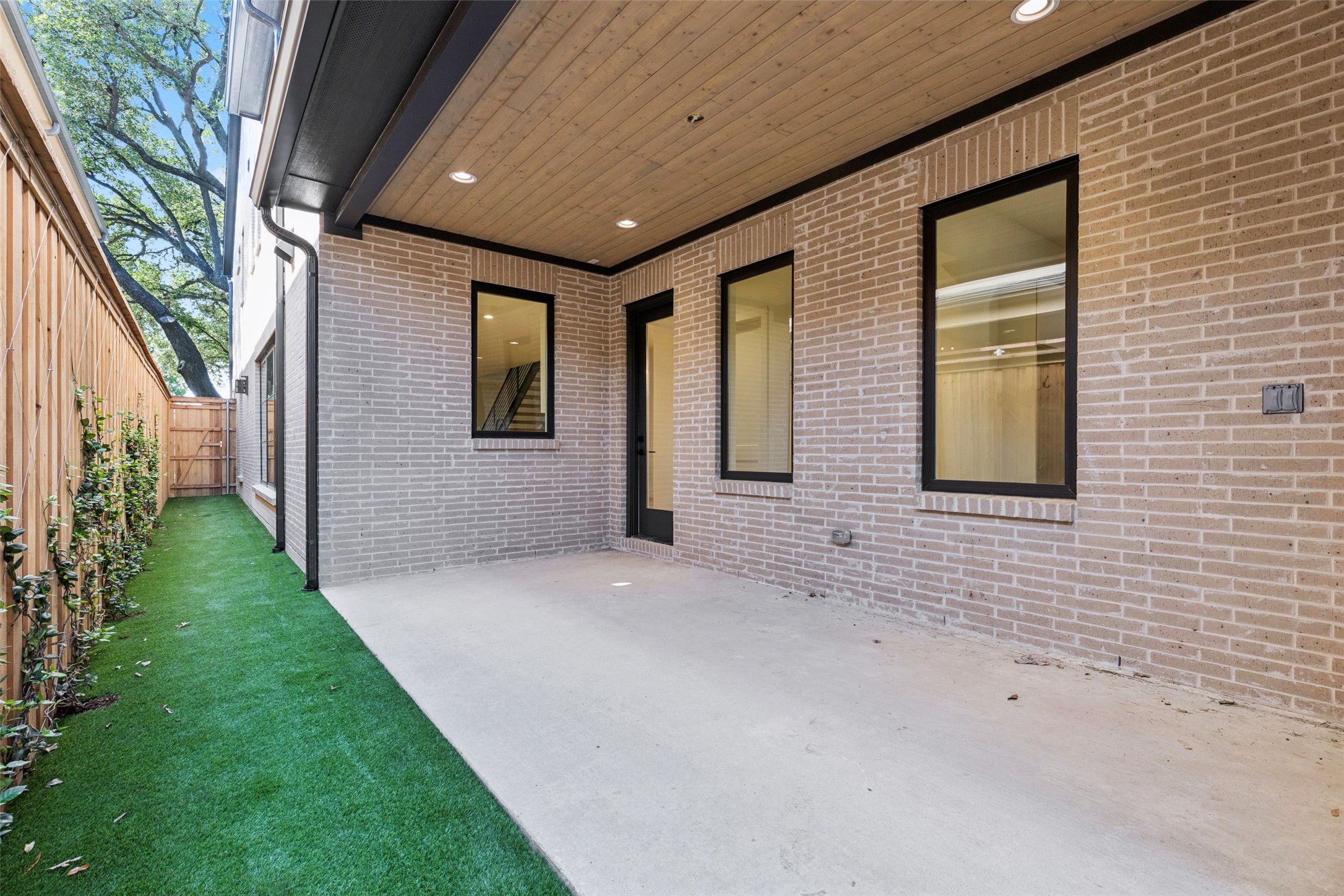 5463 Ellsworth Avenue