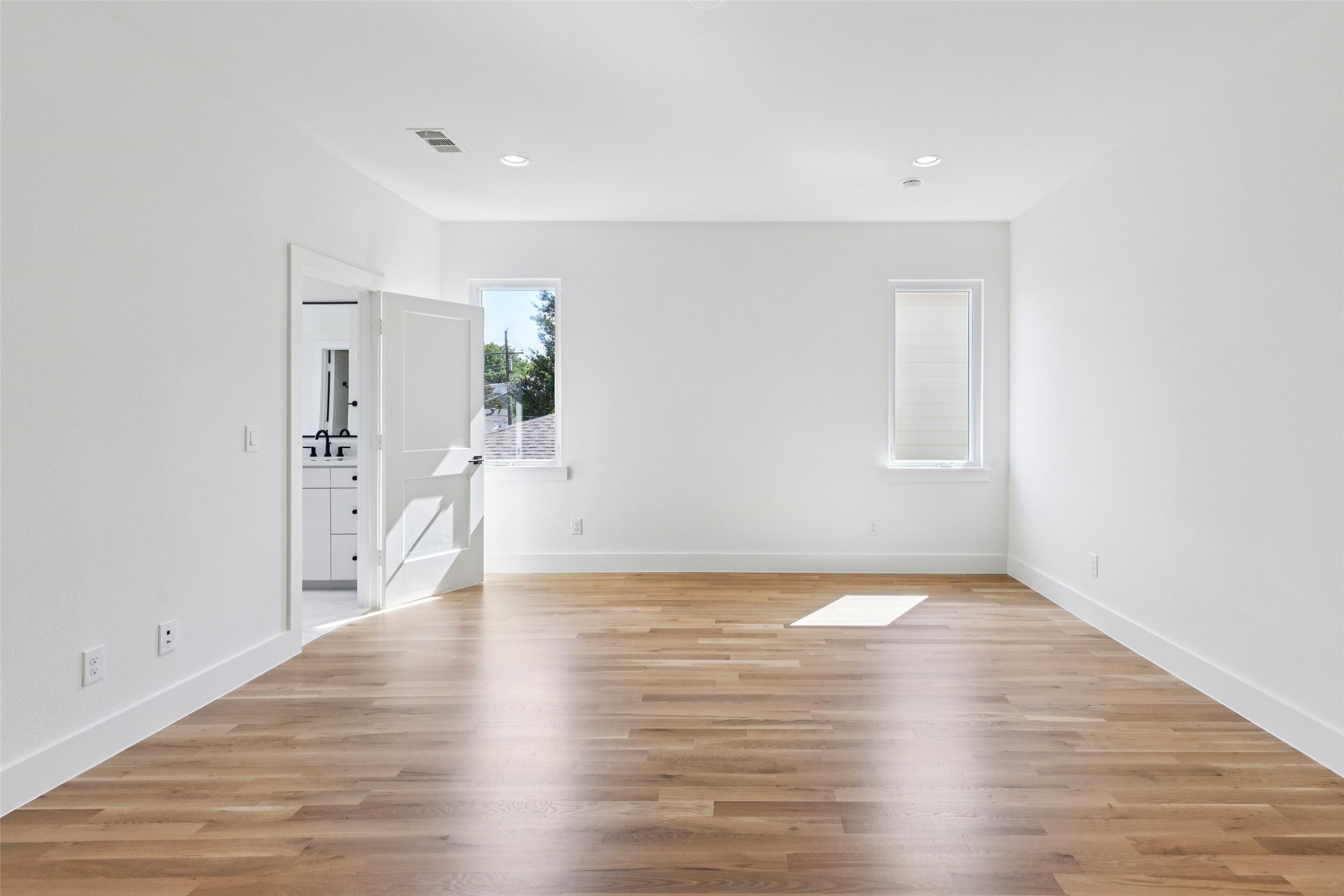 5463 Ellsworth Avenue