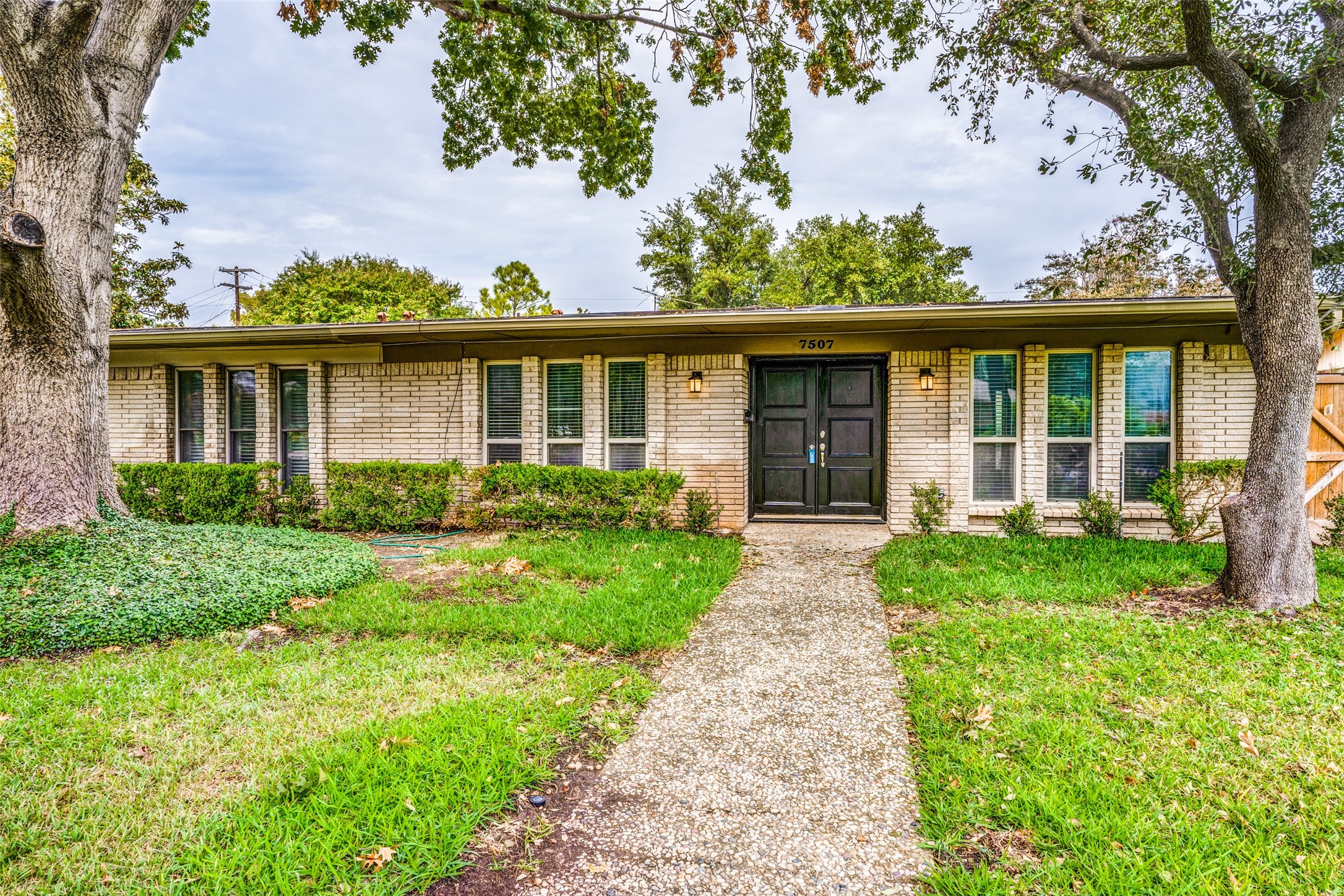 7507 Meadow Oaks Drive