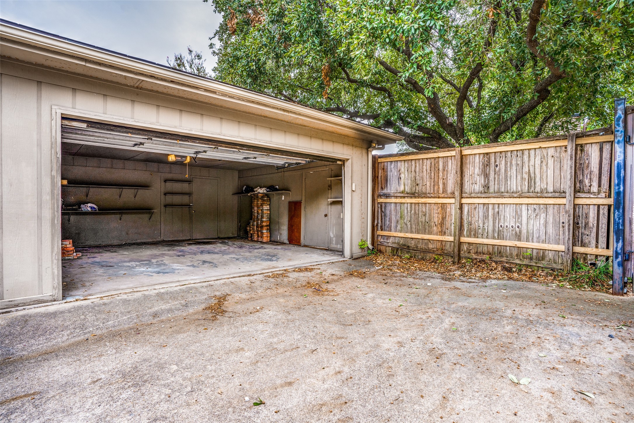 7507 Meadow Oaks Drive