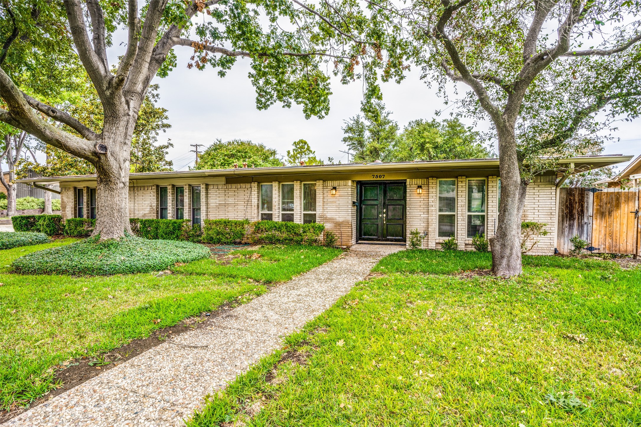 7507 Meadow Oaks Drive